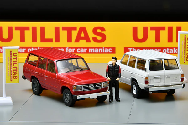 PREORDER TOMYTEC TOMICARAMA VINTAGE 04e Used Car Store "Utilitas"  (Approx. Release Date : FEBRUARY 2023 subject to manufacturer's final decision) - Image 2