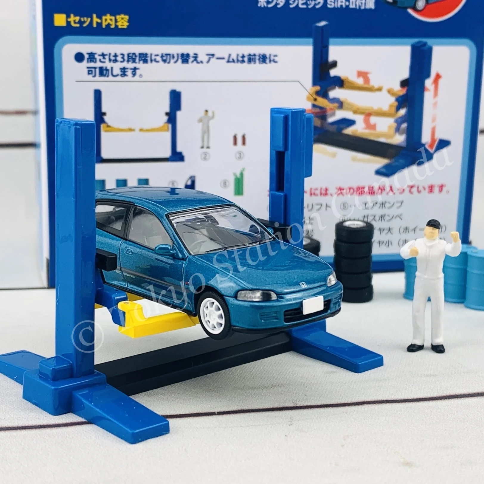 Tomytec Tomicarama Vintage 06a Car Lift including a TLV-NEO Honda Civic SiR-II - Image 2