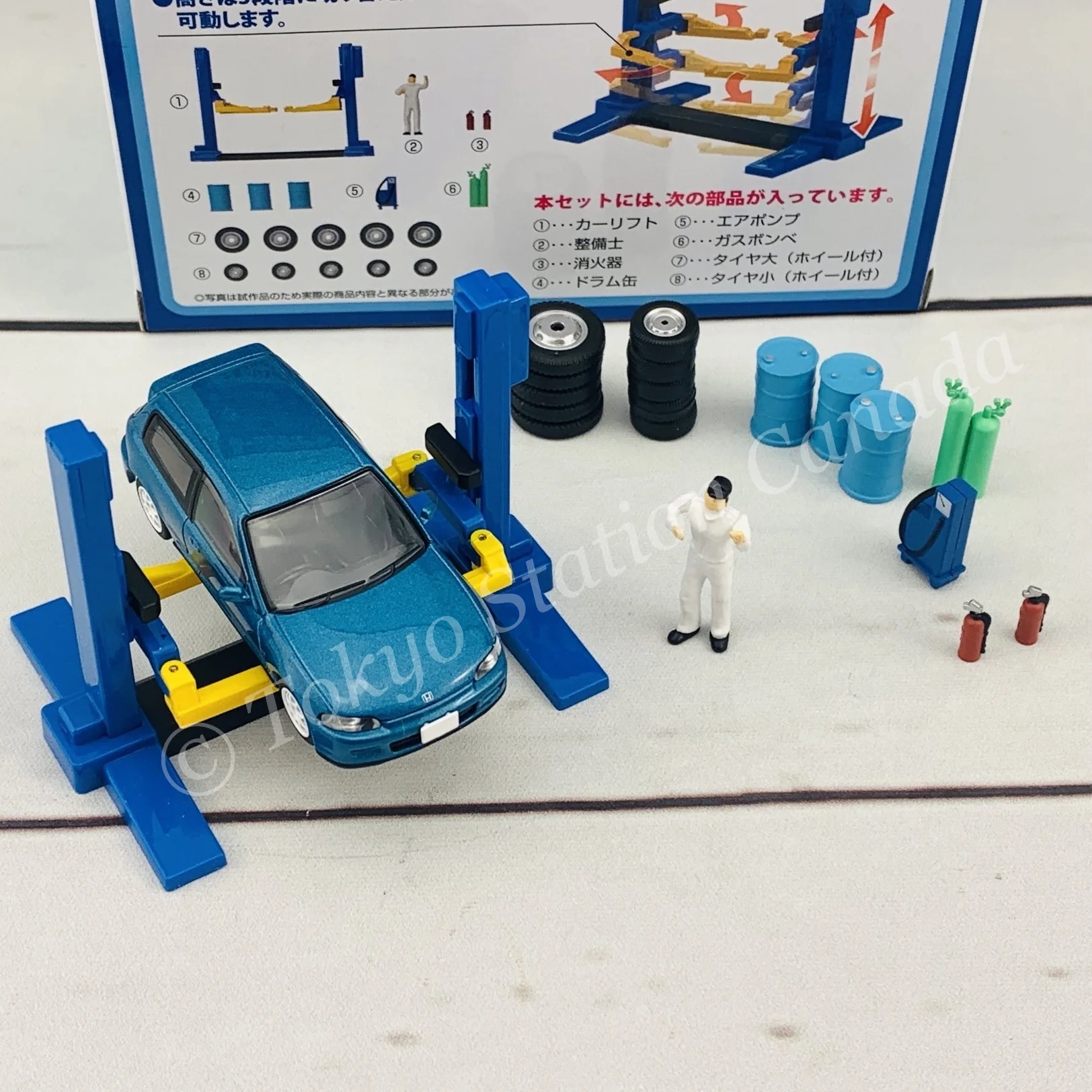Tomytec Tomicarama Vintage 06a Car Lift including a TLV-NEO Honda Civic SiR-II - Image 3