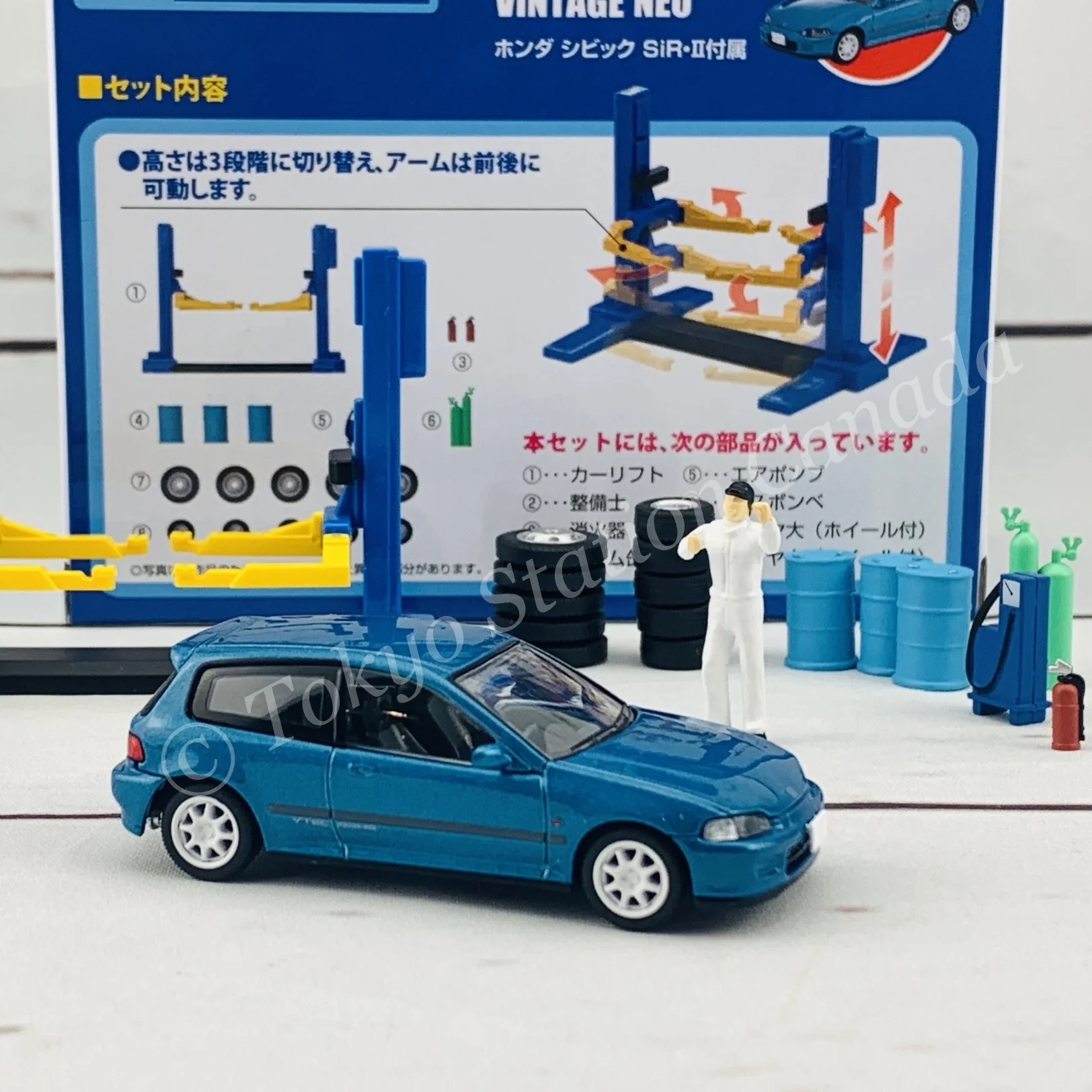 Tomytec Tomicarama Vintage 06a Car Lift including a TLV-NEO Honda Civic SiR-II - Image 4