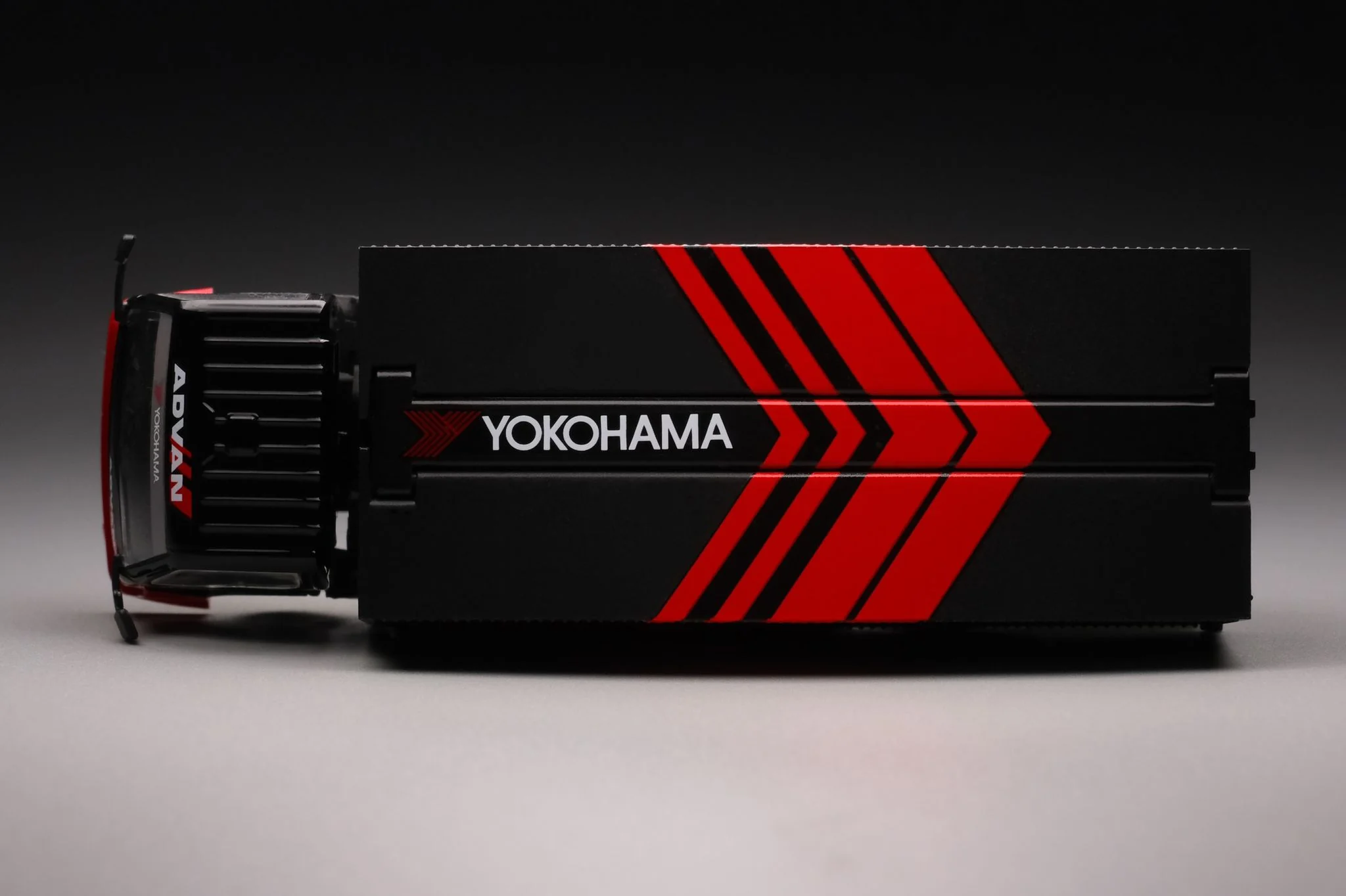 YES x PEAKO64 1/64 Semi Wide Wing Custom Truck Black/Red 63513 - Image 3