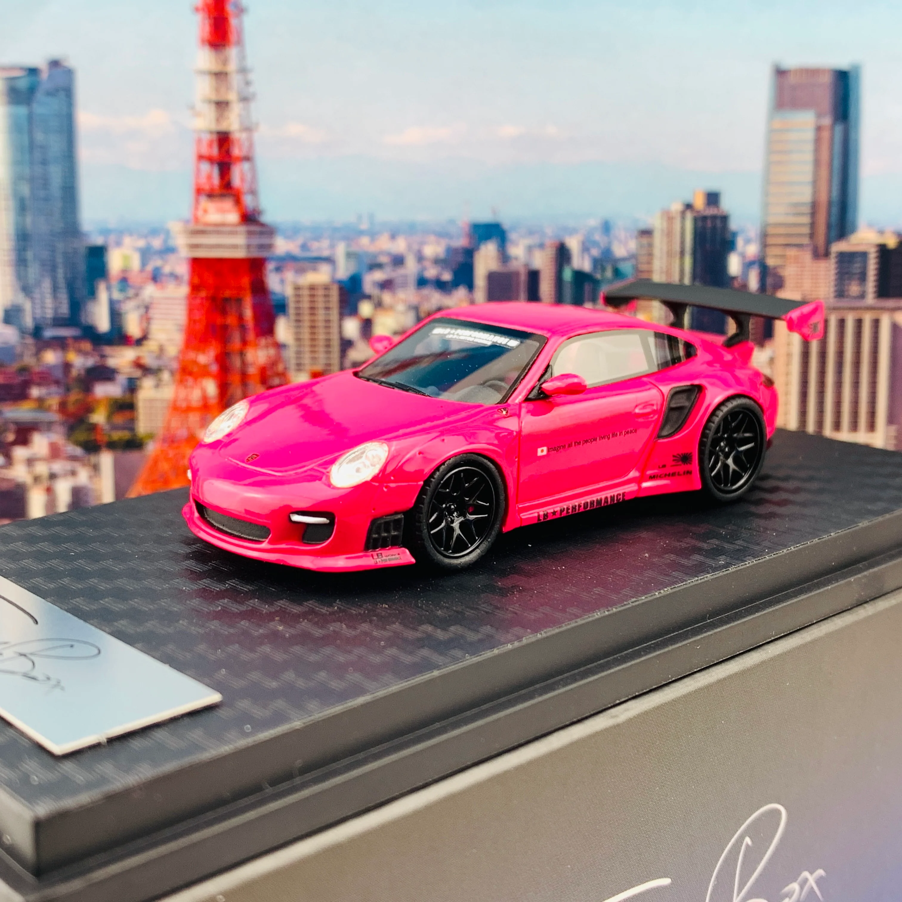 Scale Box 1/64 LB Porsche 997 Pink SB640002G - Image 2