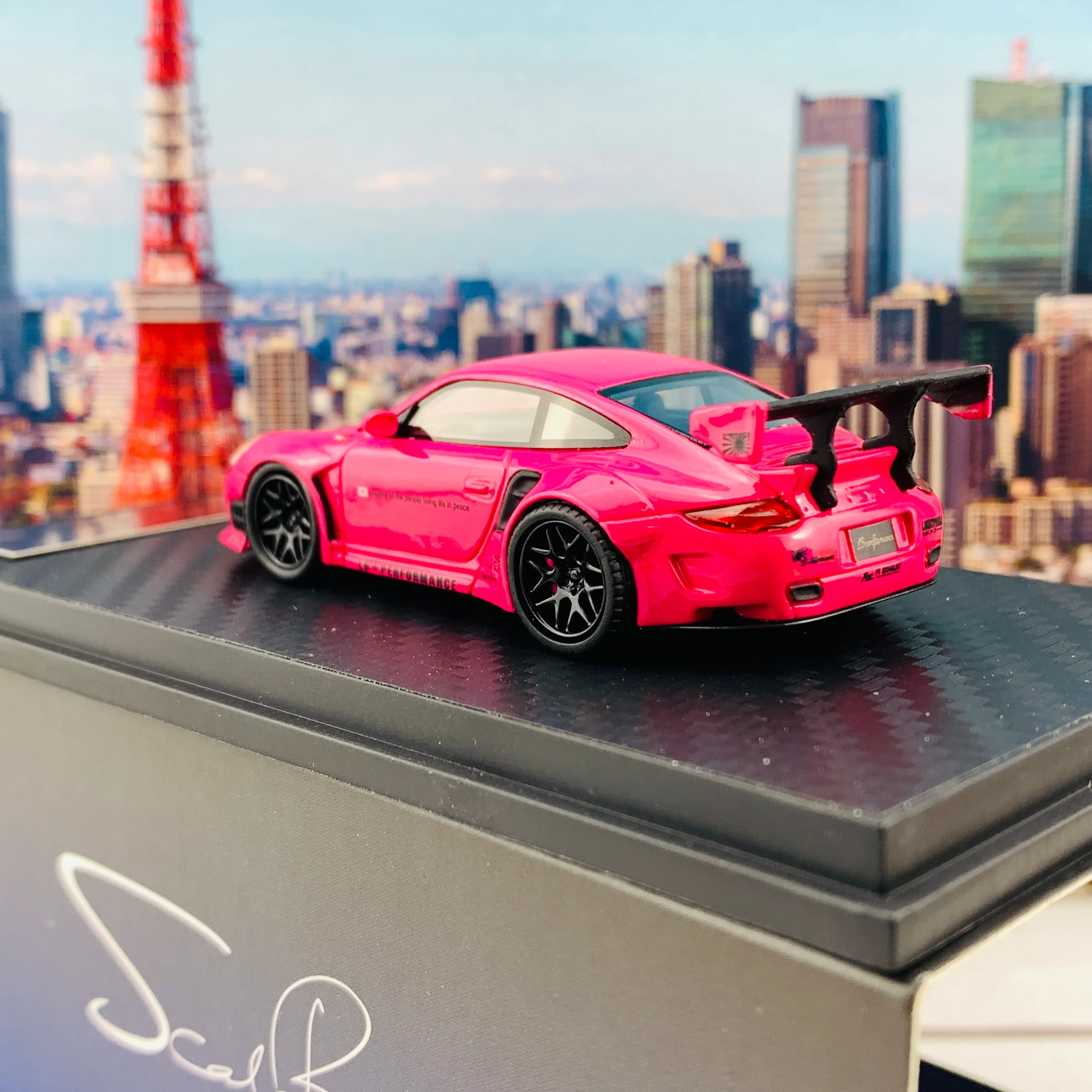 Scale Box 1/64 LB Porsche 997 Pink SB640002G - Image 5