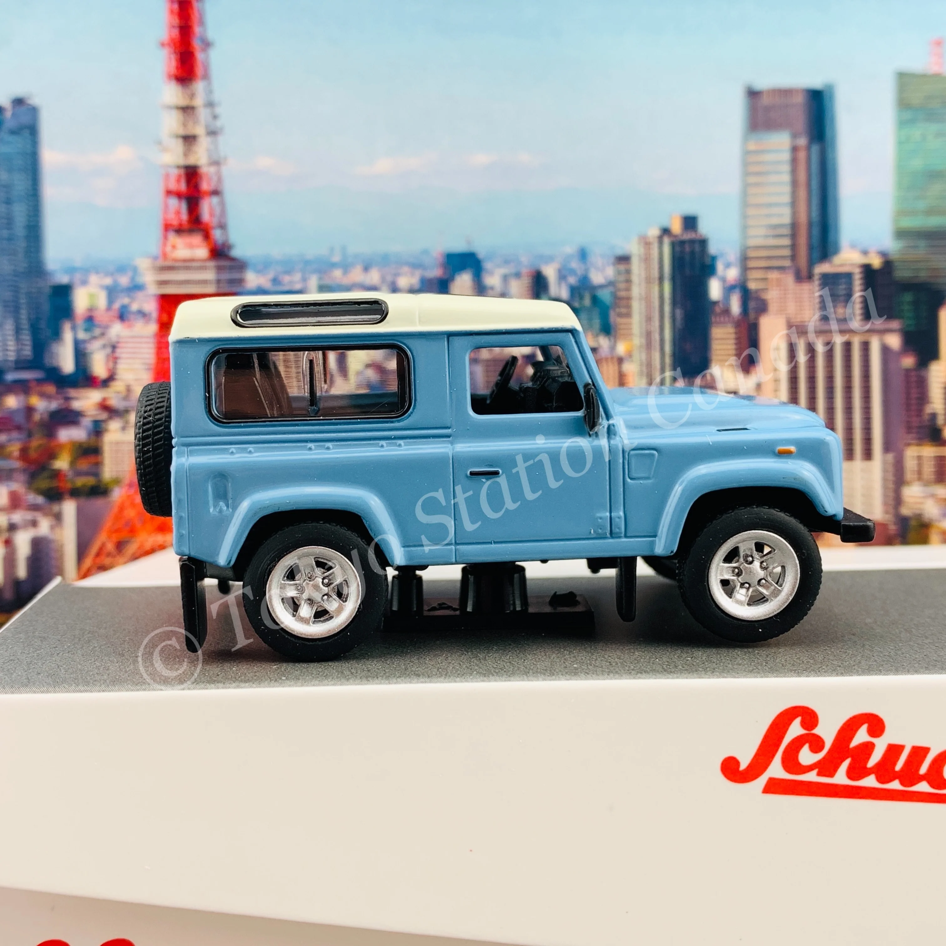 Schuco 1/64 Land Rover Defender 452027500 - Image 3