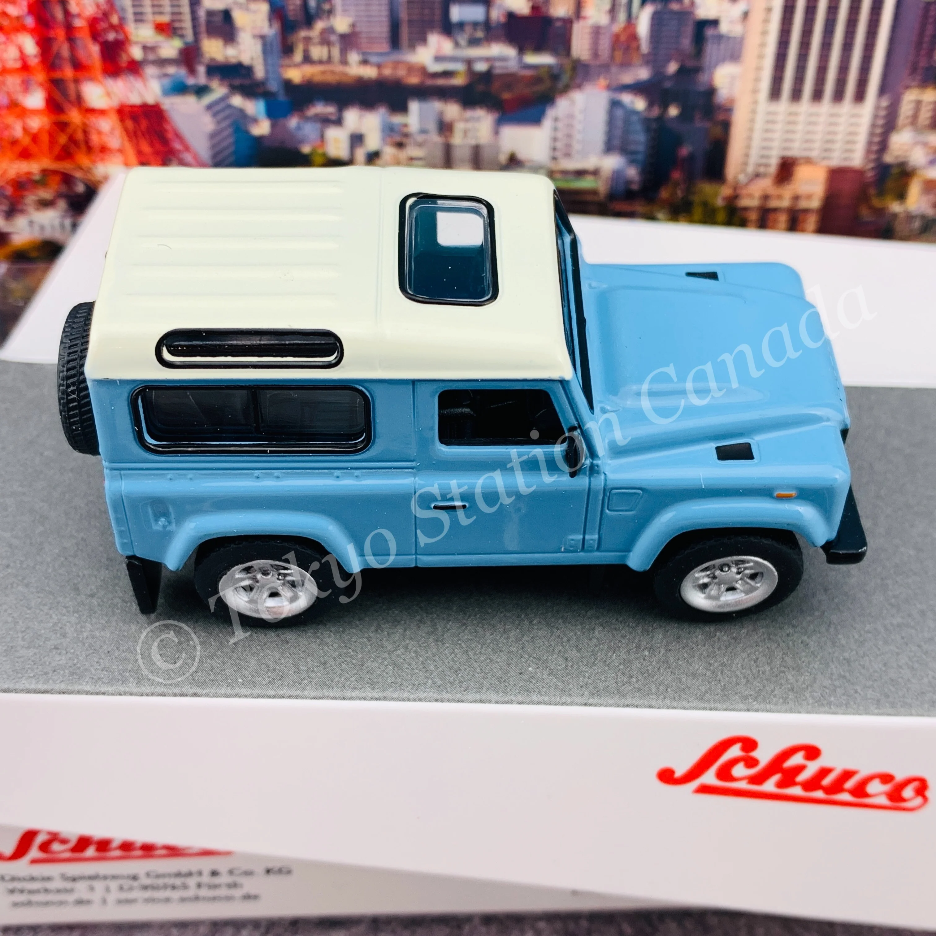 Schuco 1/64 Land Rover Defender 452027500 - Image 5