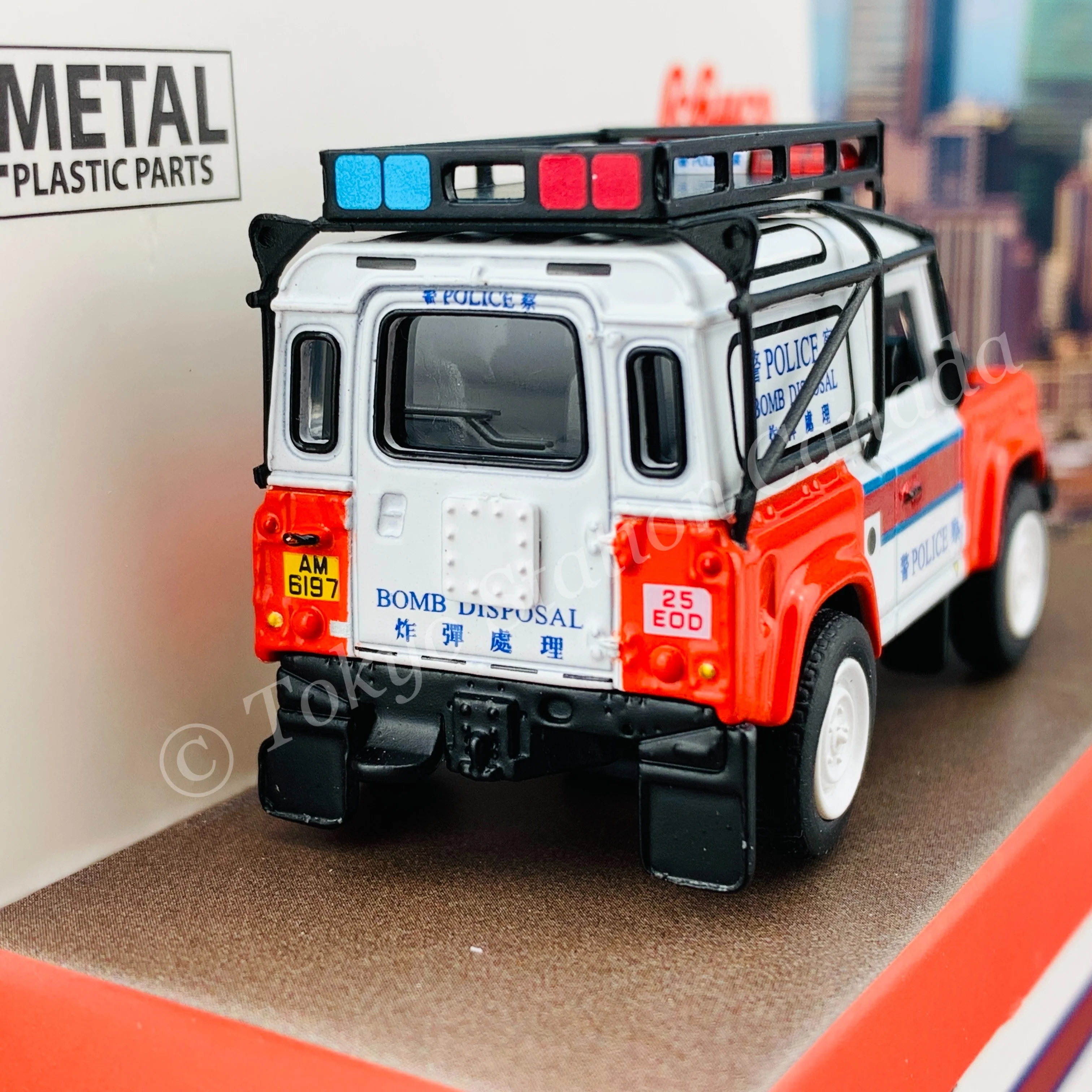 Schuco 1/64 Land Rover Defender Hong Kong Police EOD Bureau (Toyeast Limited Edition) 452020400 - Image 4