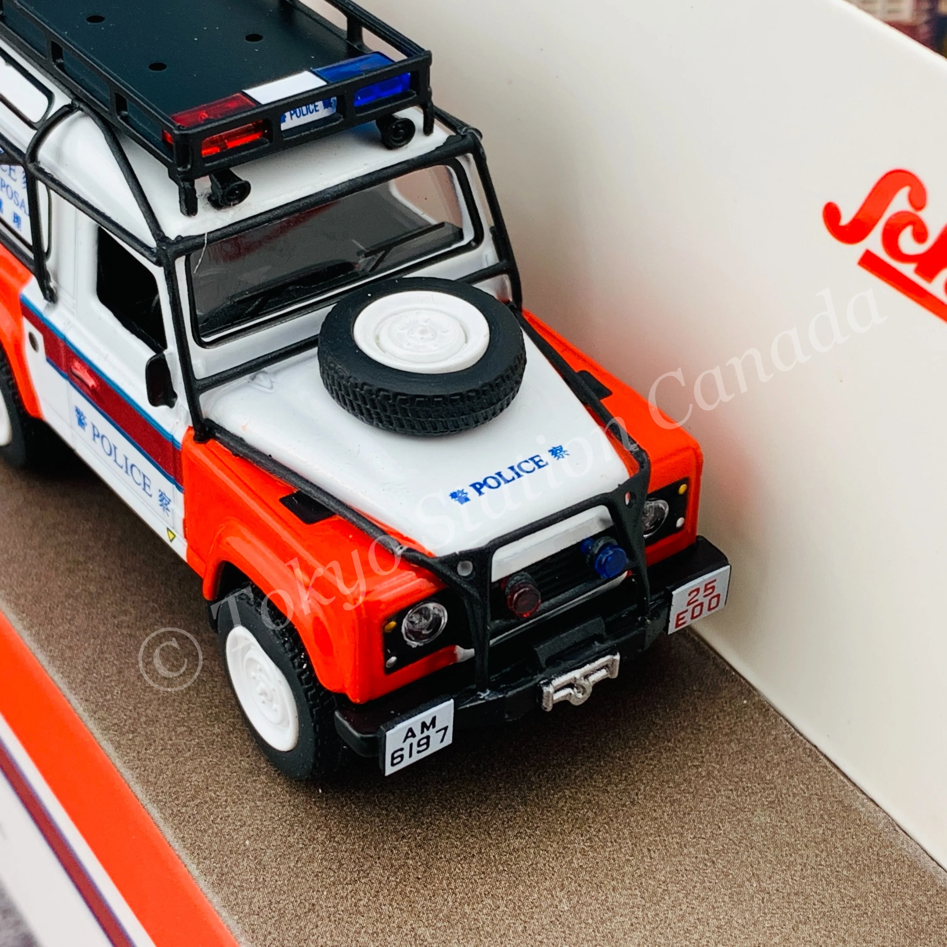 Schuco 1/64 Land Rover Defender Hong Kong Police EOD Bureau (Toyeast Limited Edition) 452020400 - Image 5