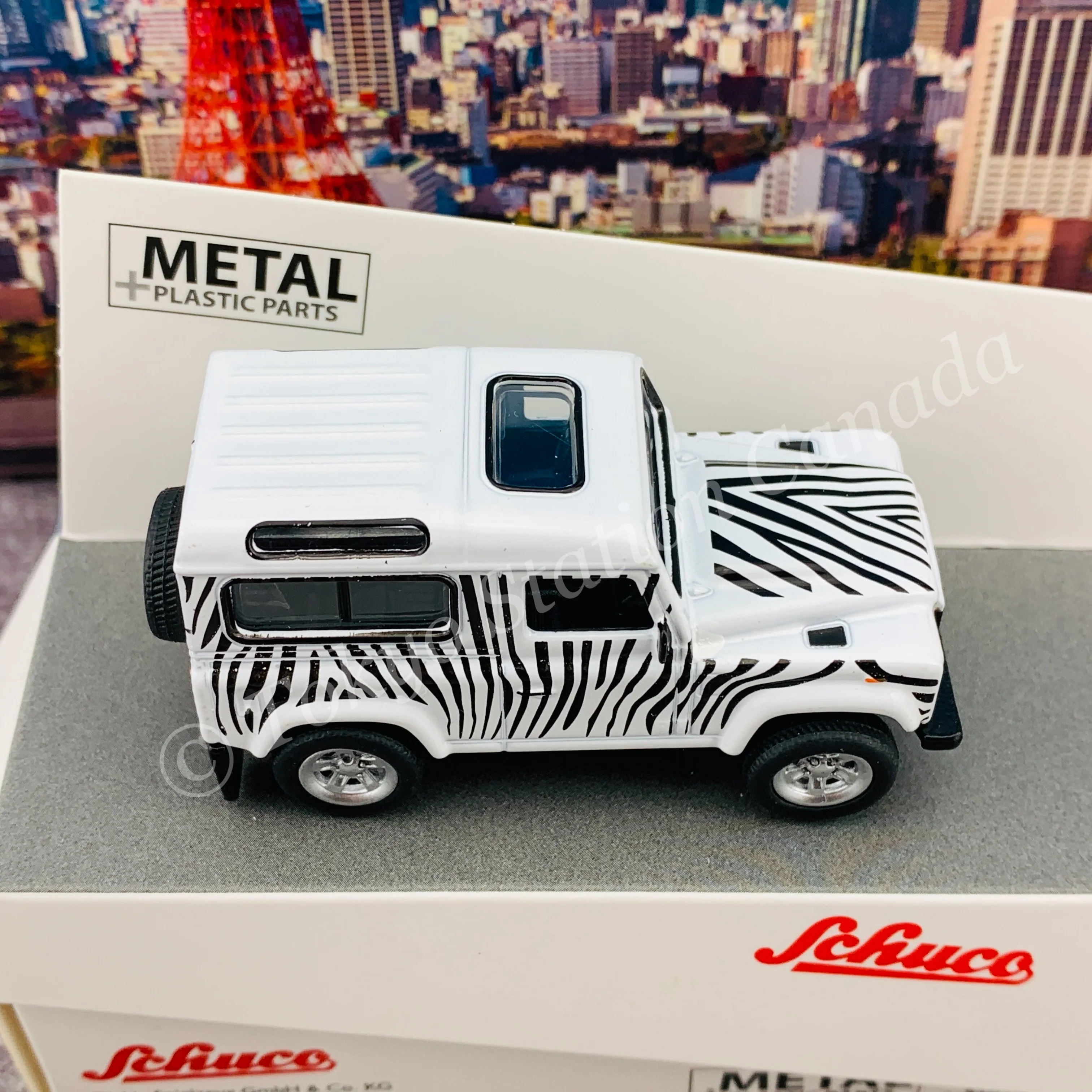 Schuco 1/64 Land Rover Defender Safari 452021800 - Image 3