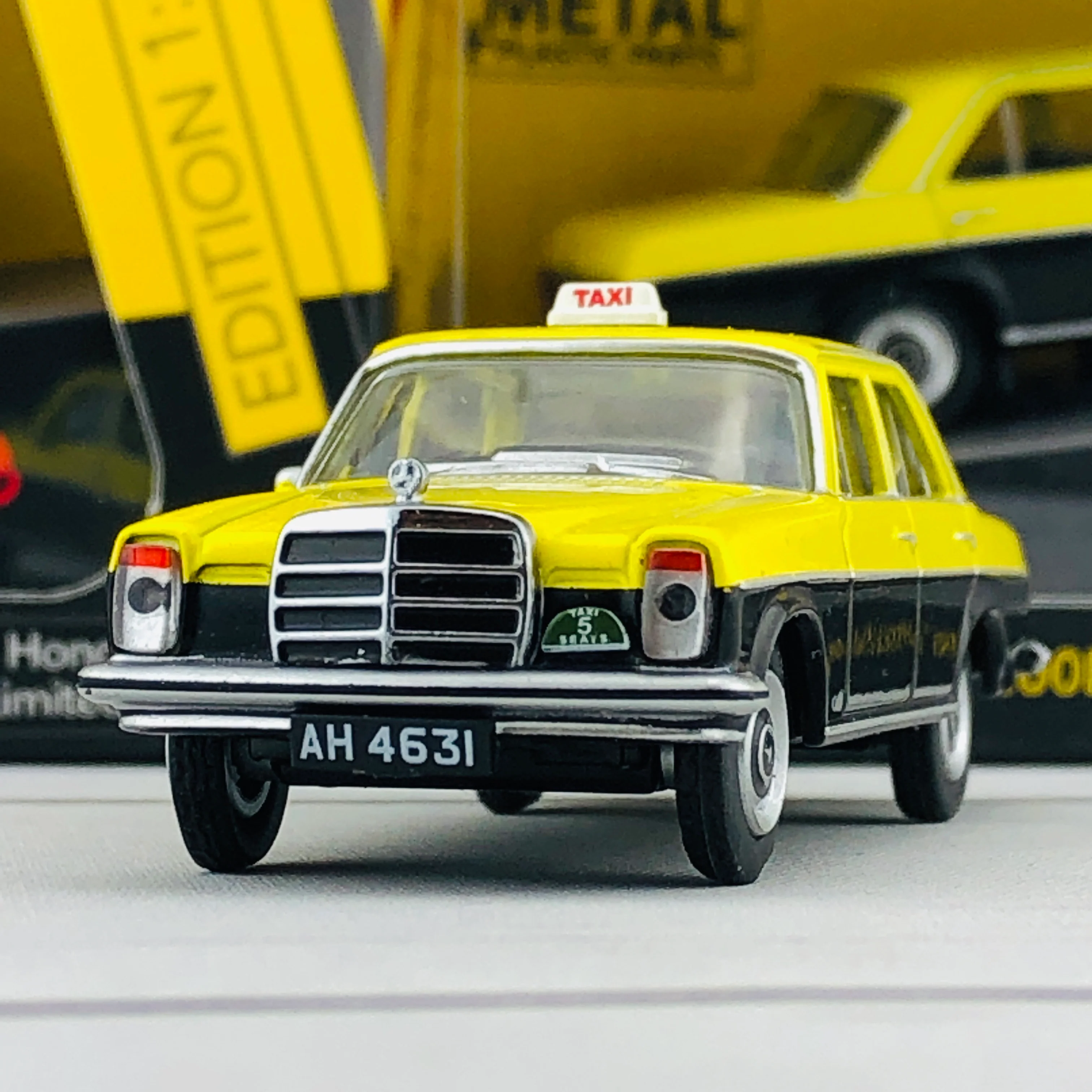 Schuco 1/64 Mercedes-Benz 200D Hong Kong Taxi (Hong Kong Limited Edition) 452019700 - Image 6