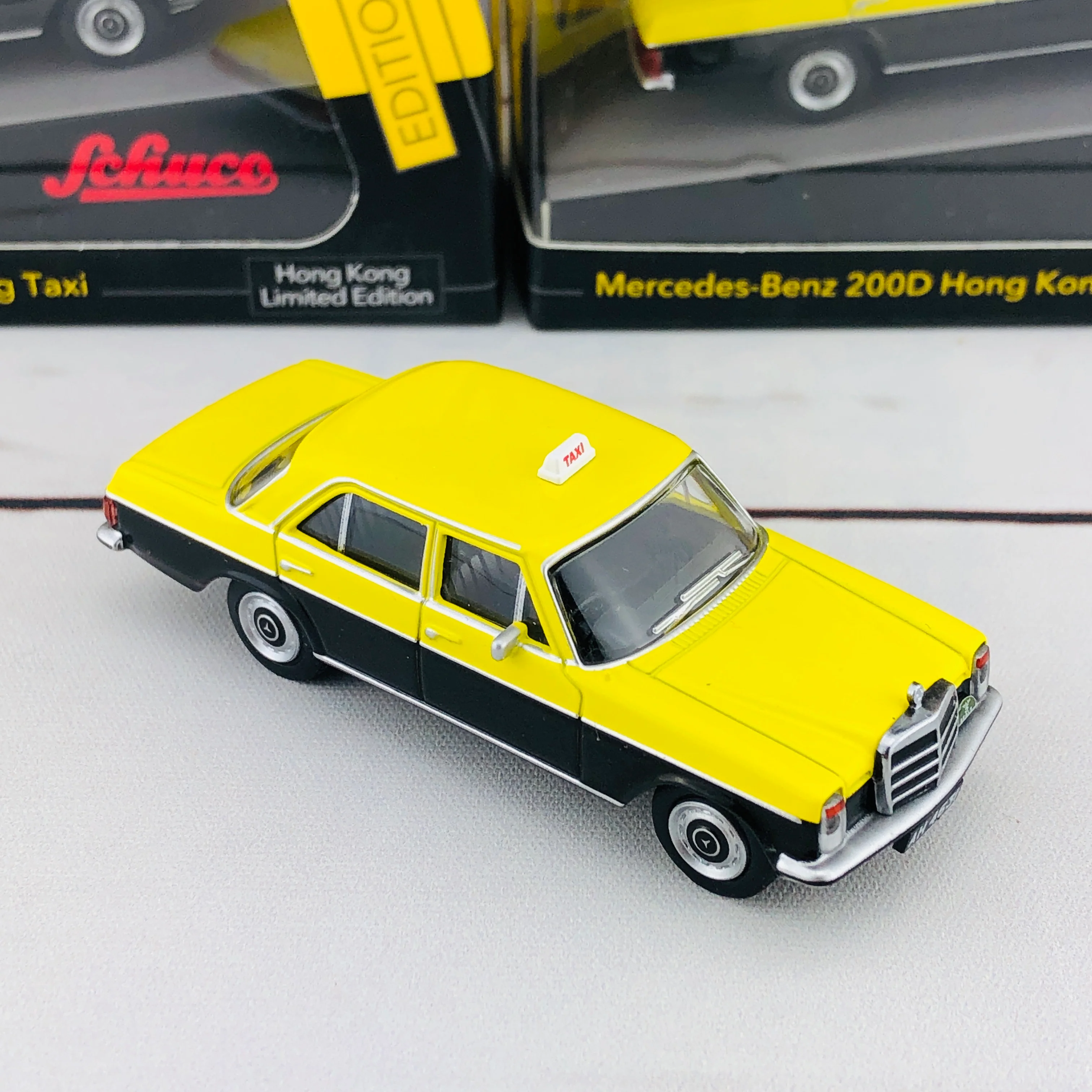 Schuco 1/64 Mercedes-Benz 200D Hong Kong Taxi (Hong Kong Limited Edition) 452019700 - Image 7
