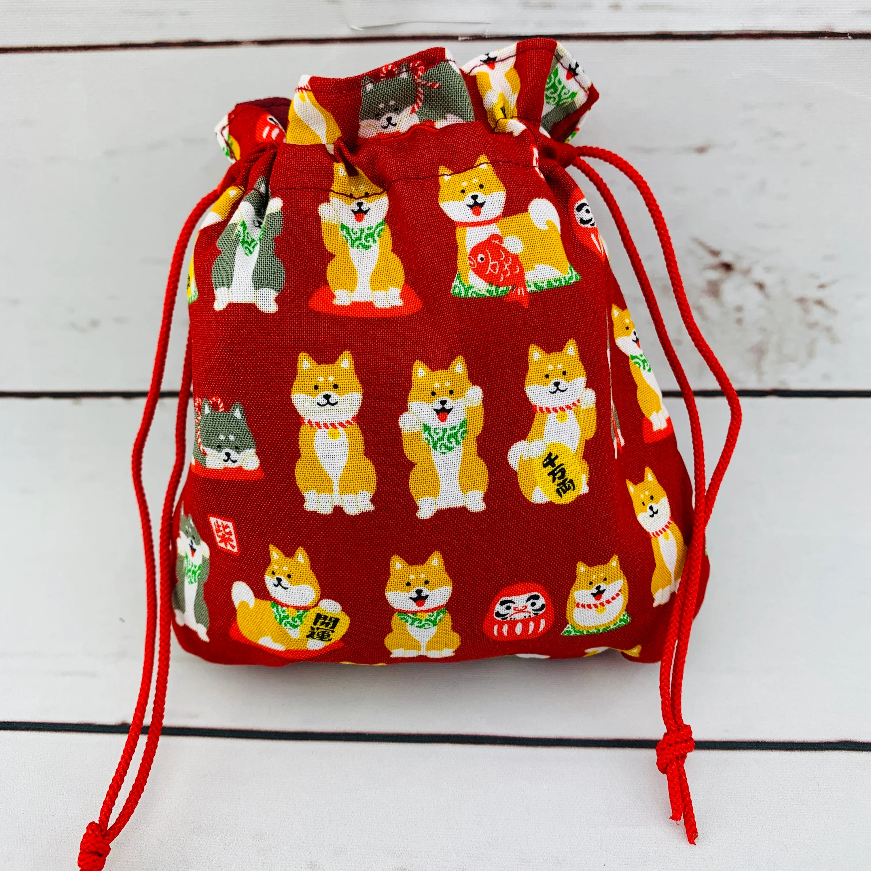 Shiba Inu おさんぽ日和 Drawstring Bag 303-700 Small Red (MADE IN JAPAN) - Image 3