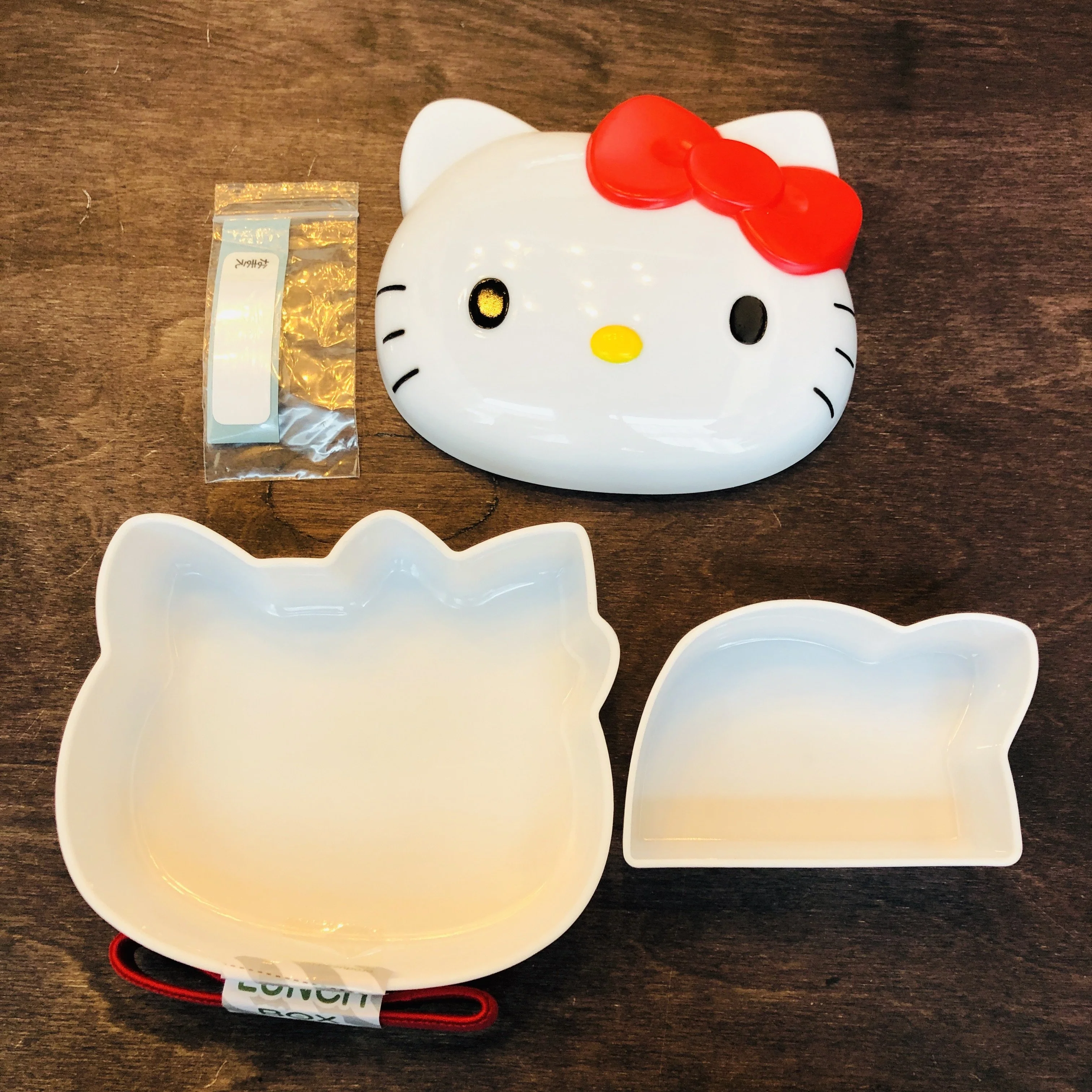 SKATER x Hello Kitty Diecut Lunch Box 300ml LBD2 - Image 3