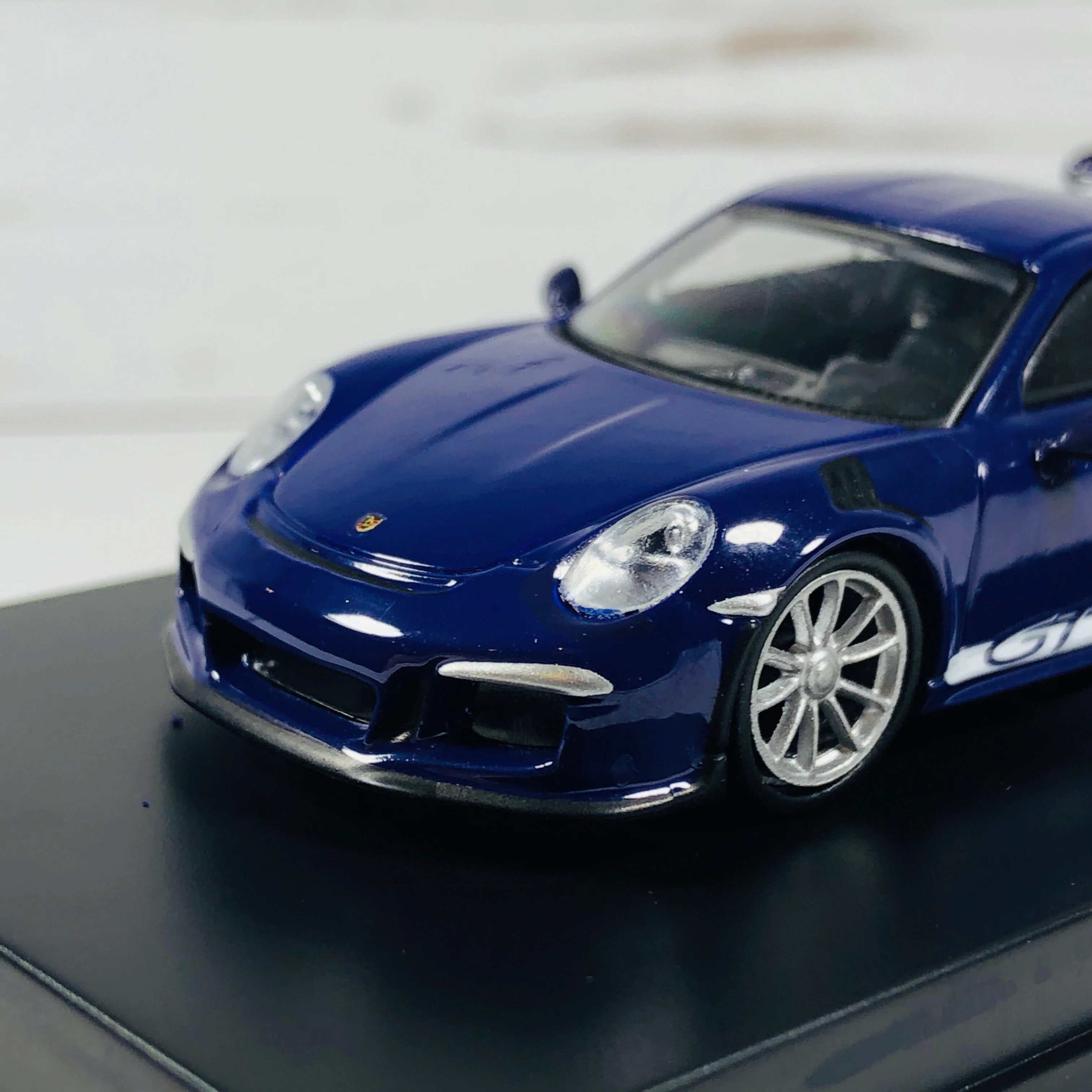 Sparky 1/64 Porsche 911 GT3 RS 2016 Ultra Violet Y072 - Image 4