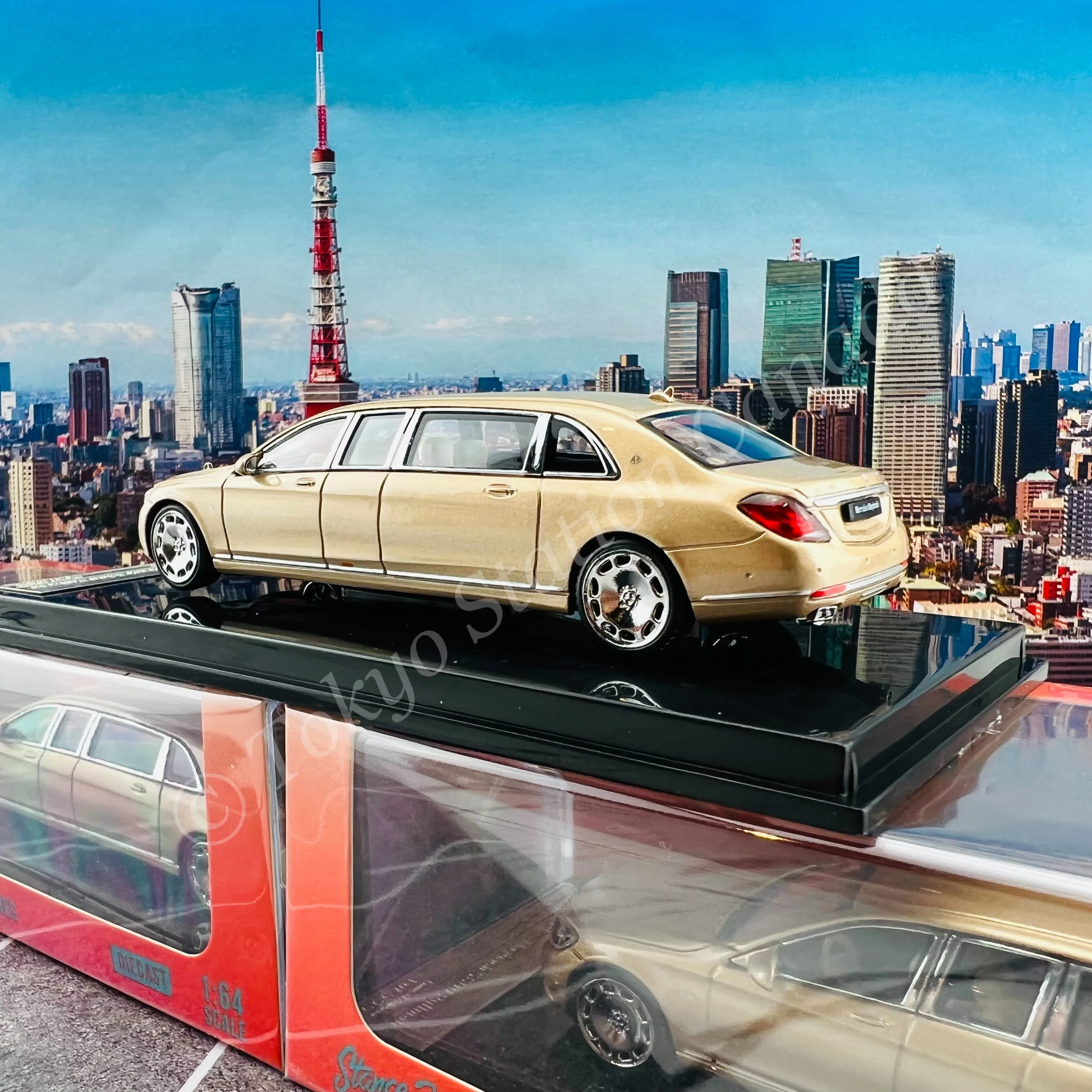Stance Hunters 1/64 Mercedes Maybach S600 Pullman Champagne Gold - Image 4