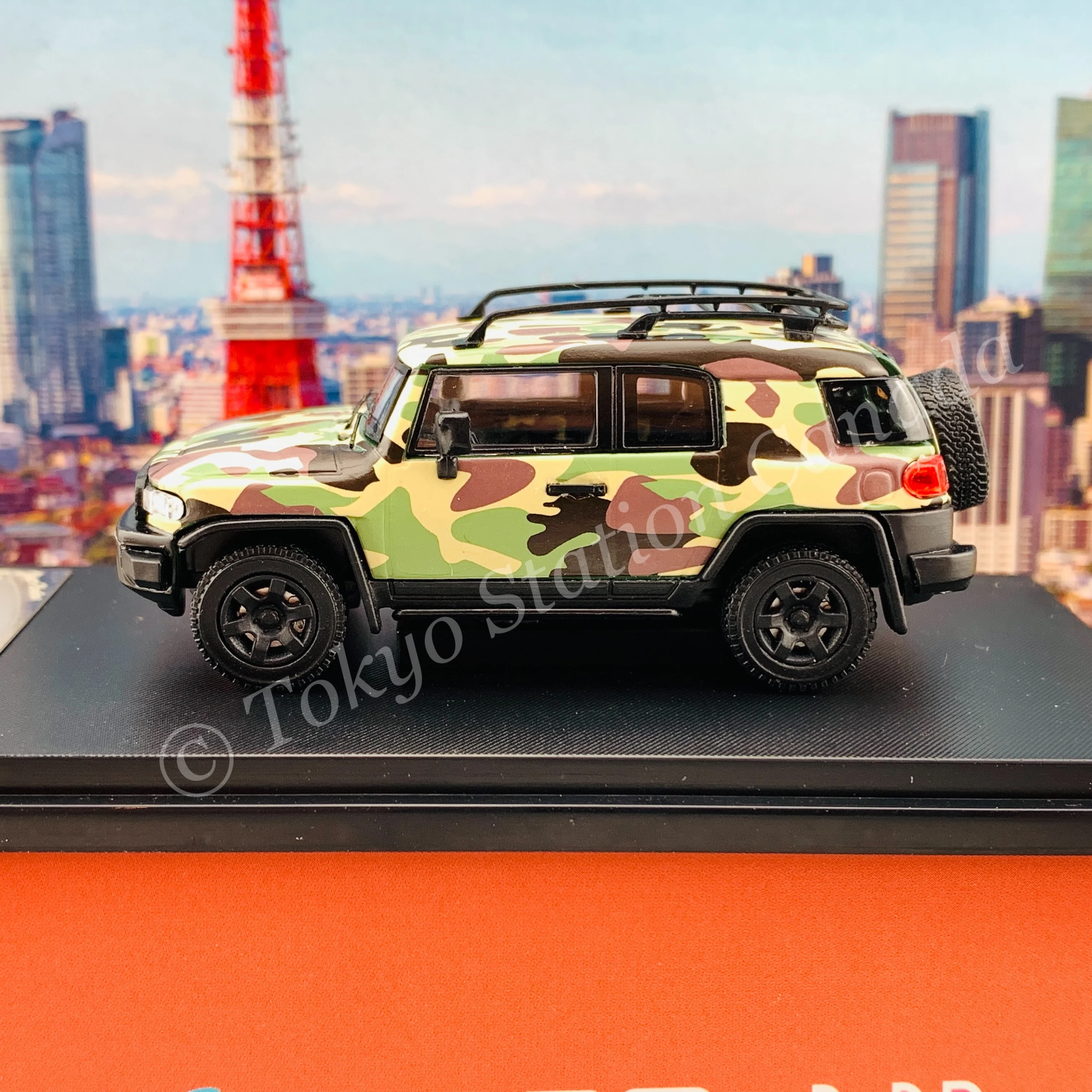 Stance Hunters x Model 1 1/64 Toyota FJ Crusier XJ10 Camouflage Green LHD C33196 - Image 3