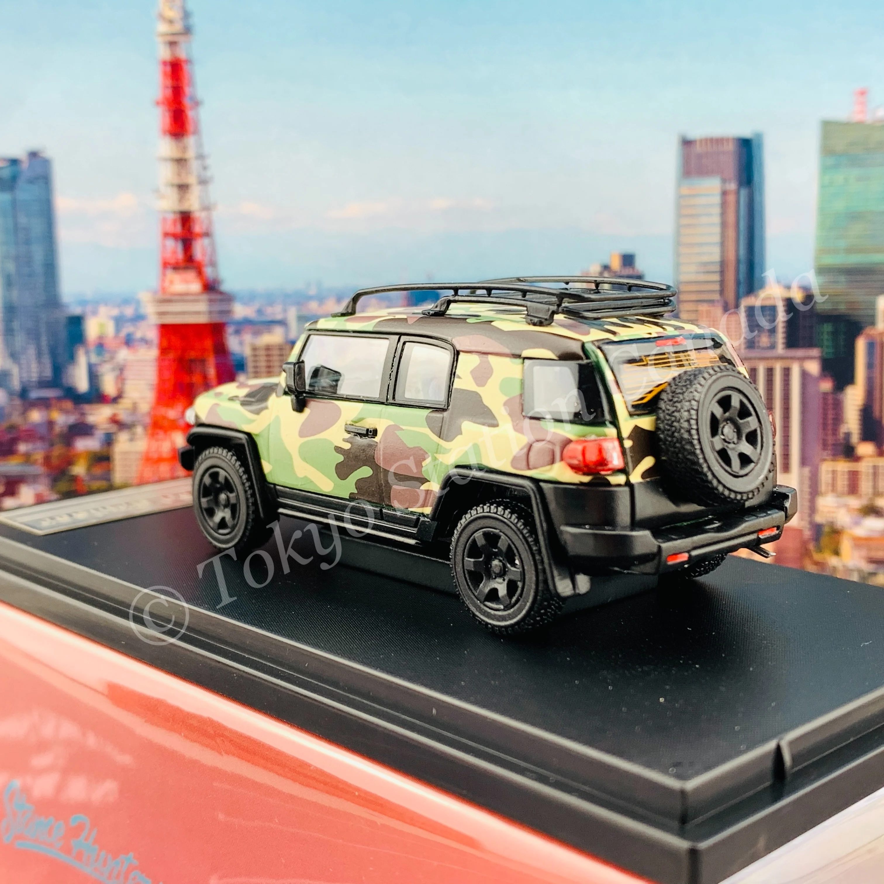 Stance Hunters x Model 1 1/64 Toyota FJ Crusier XJ10 Camouflage Green LHD C33196 - Image 4
