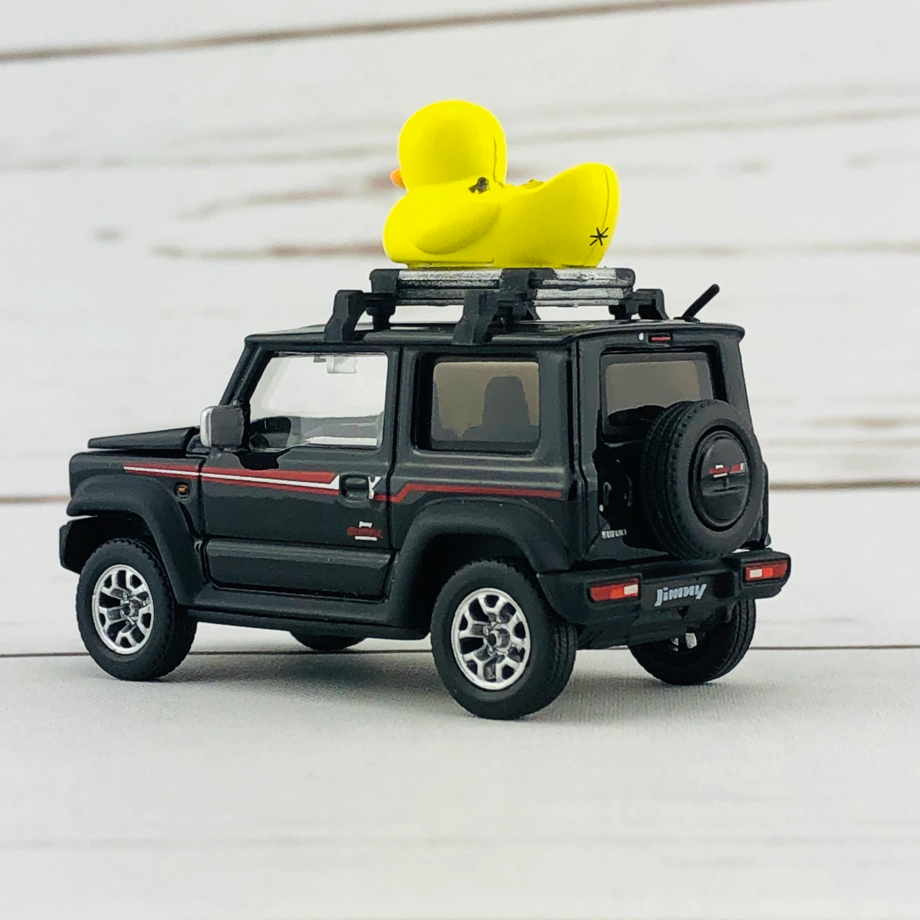 Suzuki Jimny Sierra Heritage Style with Era Duck Limited Edition - Image 3