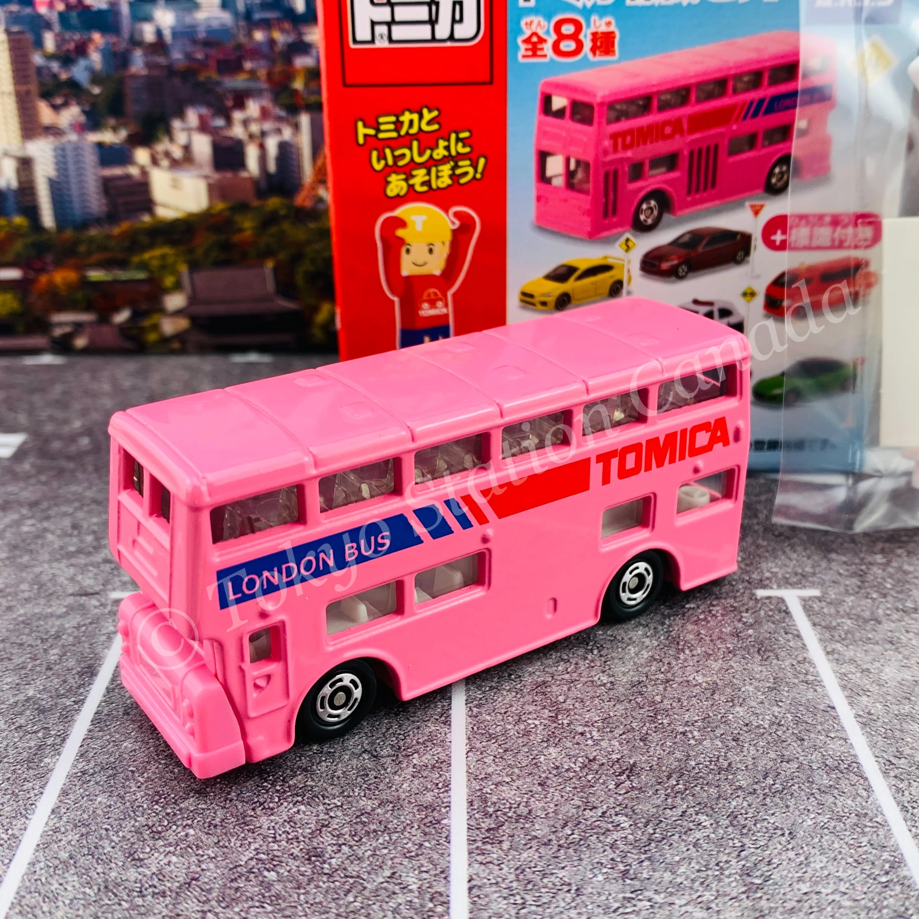 TAKARA TOMY A.R.T.S TOMICA Sign Set #1 - London Bus with a road sign stand - Image 2