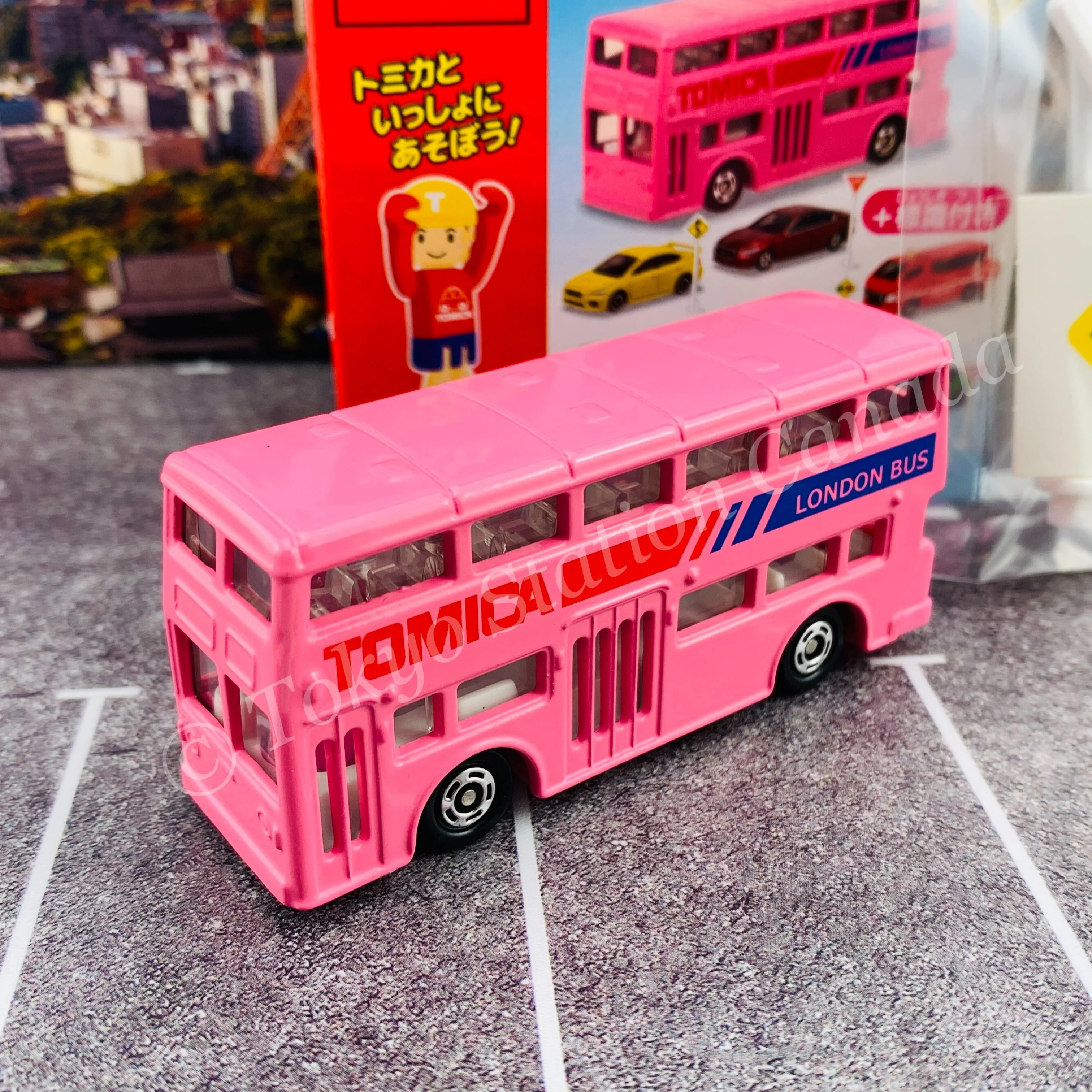 TAKARA TOMY A.R.T.S TOMICA Sign Set #1 - London Bus with a road sign stand - Image 3