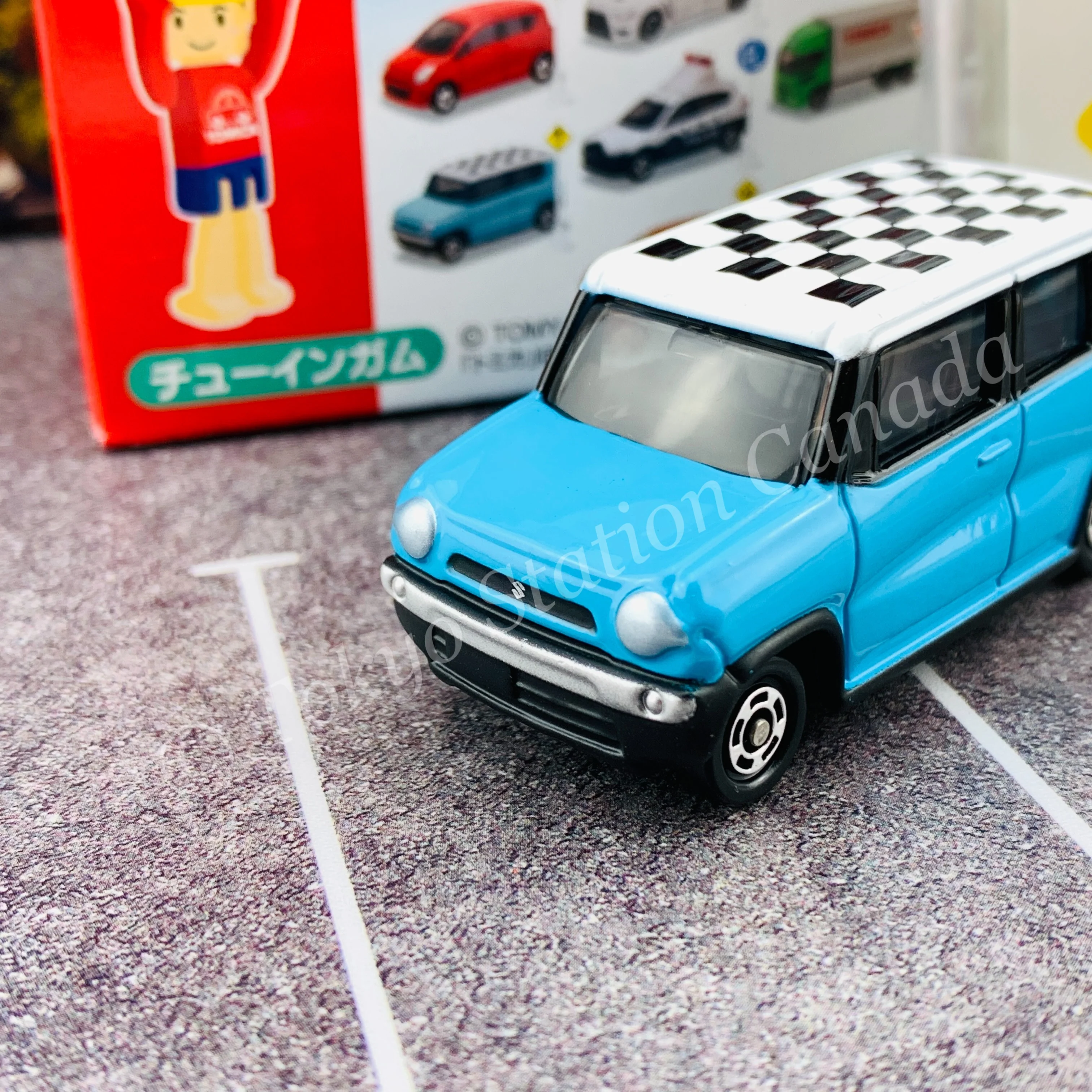 TAKARA TOMY A.R.T.S TOMICA Sign Set #3 - SUZUKI HUSTLER with a road sign stand - Image 2