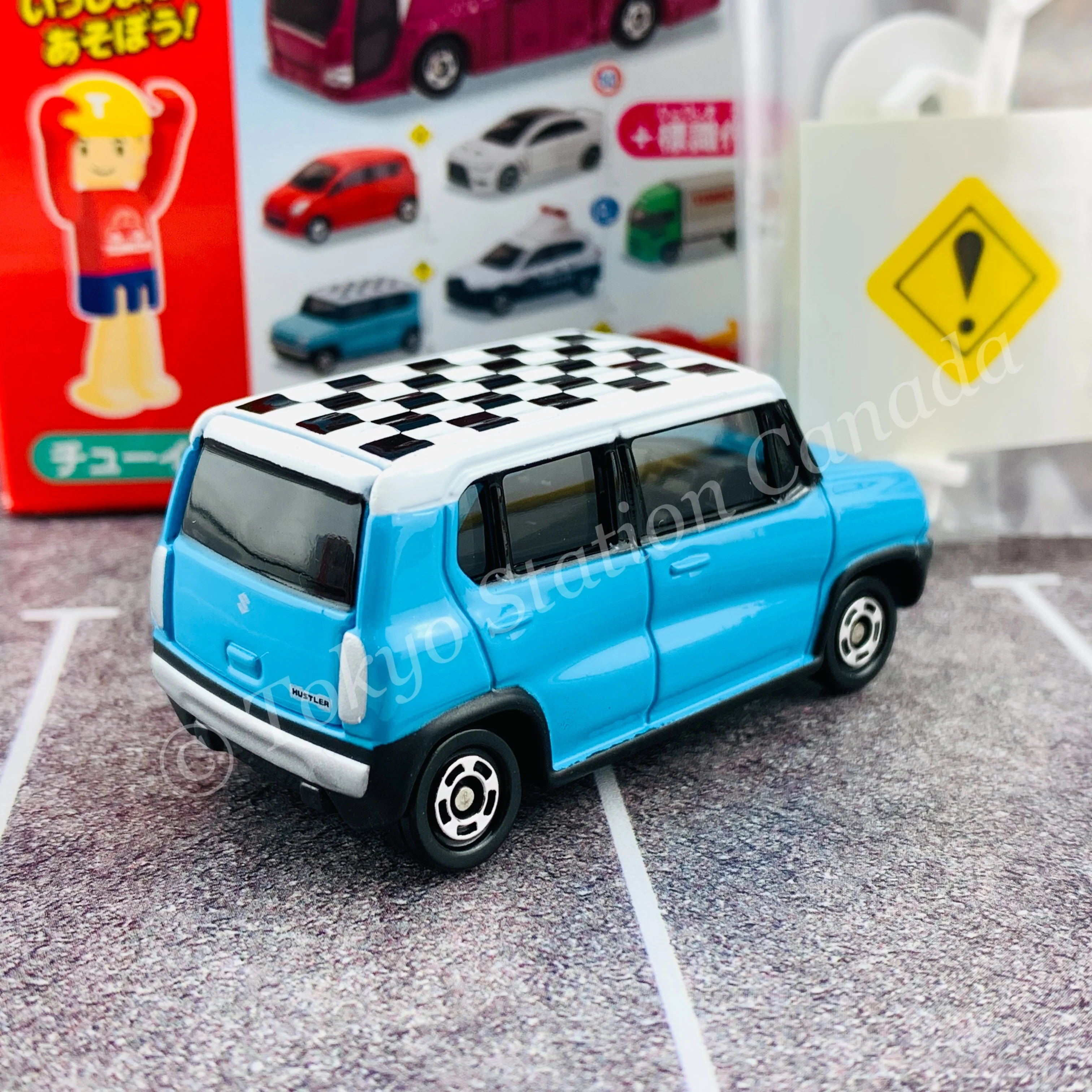 TAKARA TOMY A.R.T.S TOMICA Sign Set #3 - SUZUKI HUSTLER with a road sign stand - Image 3