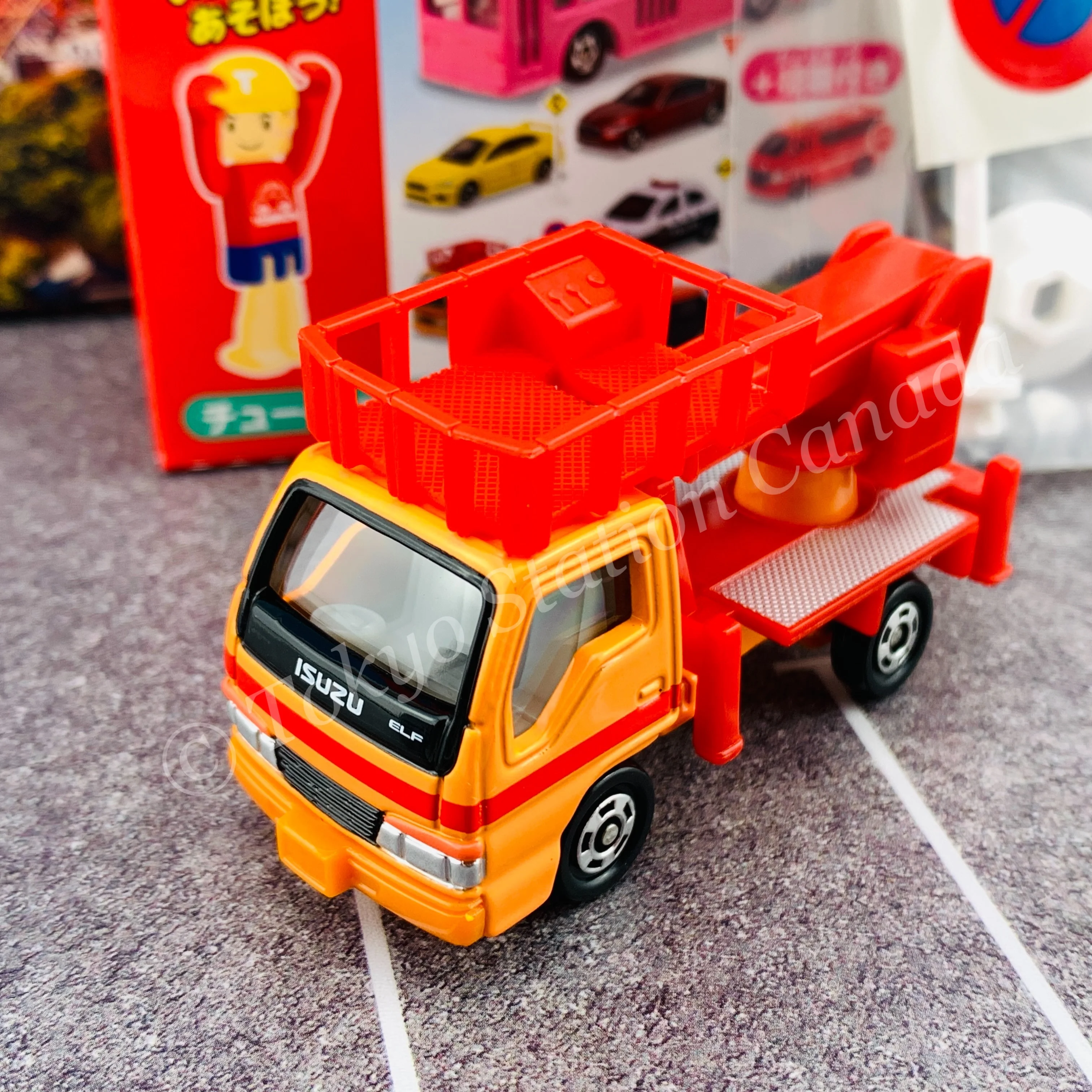 TAKARA TOMY A.R.T.S TOMICA Sign Set #3 - Isuzu Elf Aerial with a road sign stand - Image 2