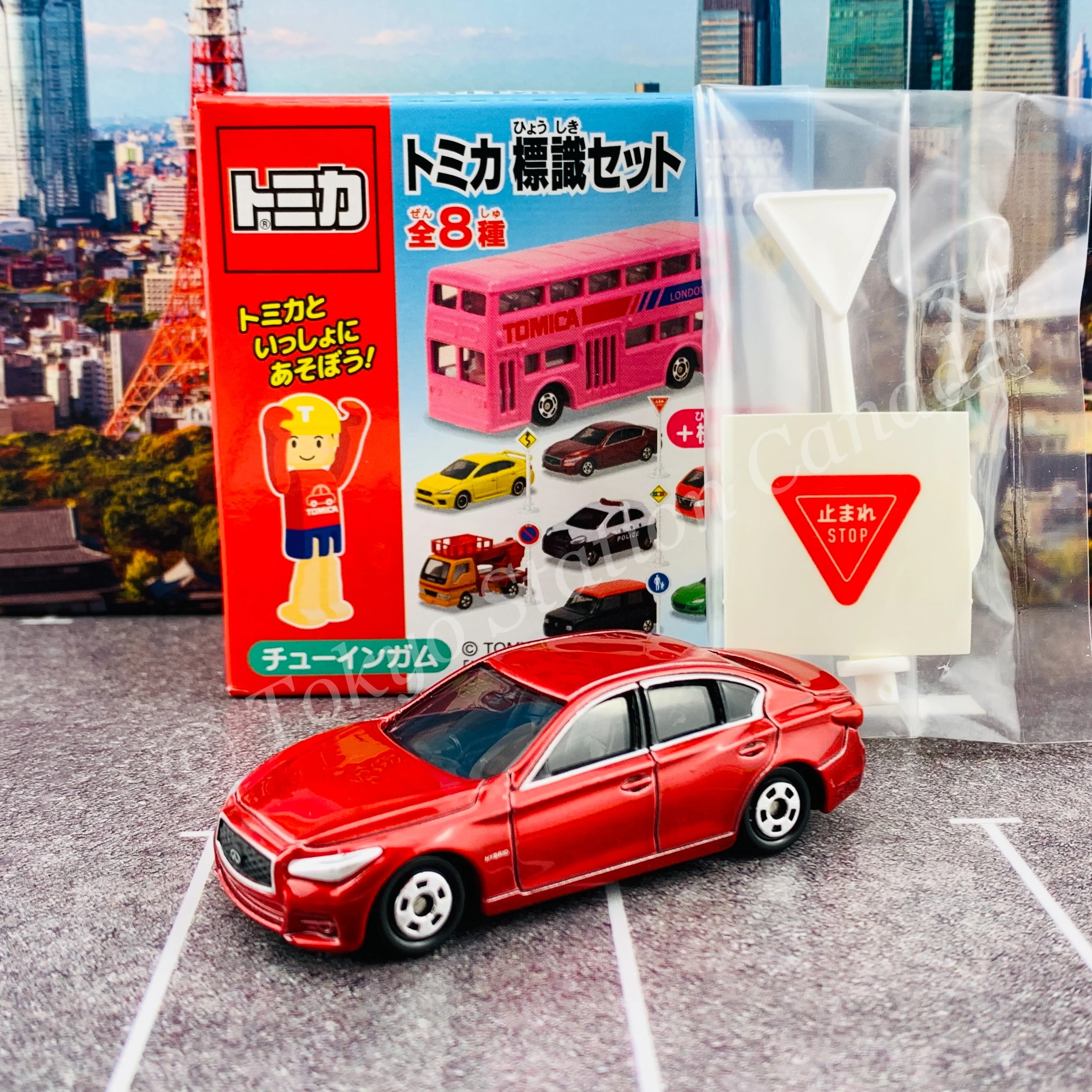 TAKARA TOMY A.R.T.S TOMICA Sign Set #4 - Nissan Skyline with a road sign stand