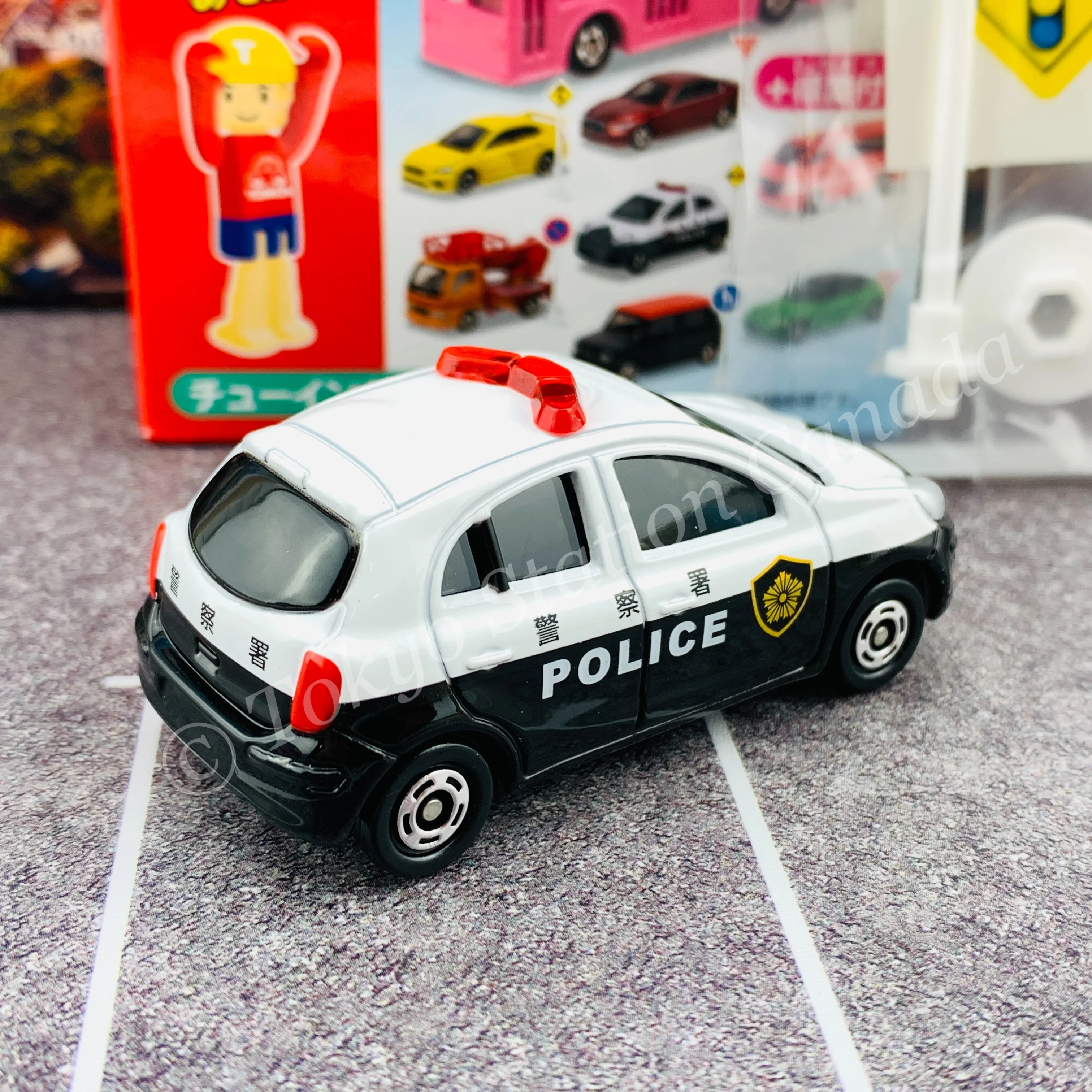 TAKARA TOMY A.R.T.S TOMICA Sign Set #5 - Nissan March Patrol Car with a road sign stand - Image 3