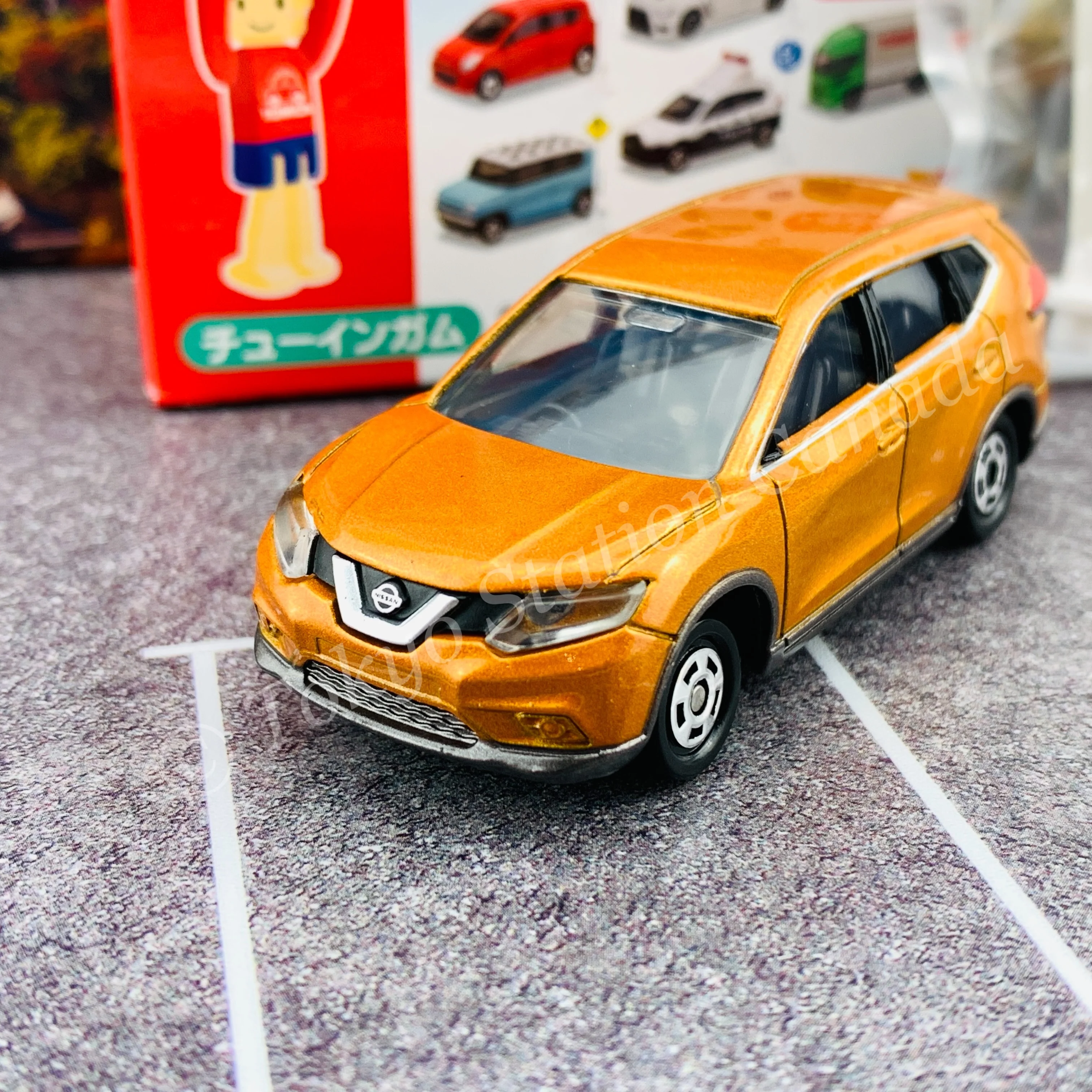 TAKARA TOMY A.R.T.S TOMICA Sign Set #6 - Nissan X-TRAIL with a road sign stand - Image 2