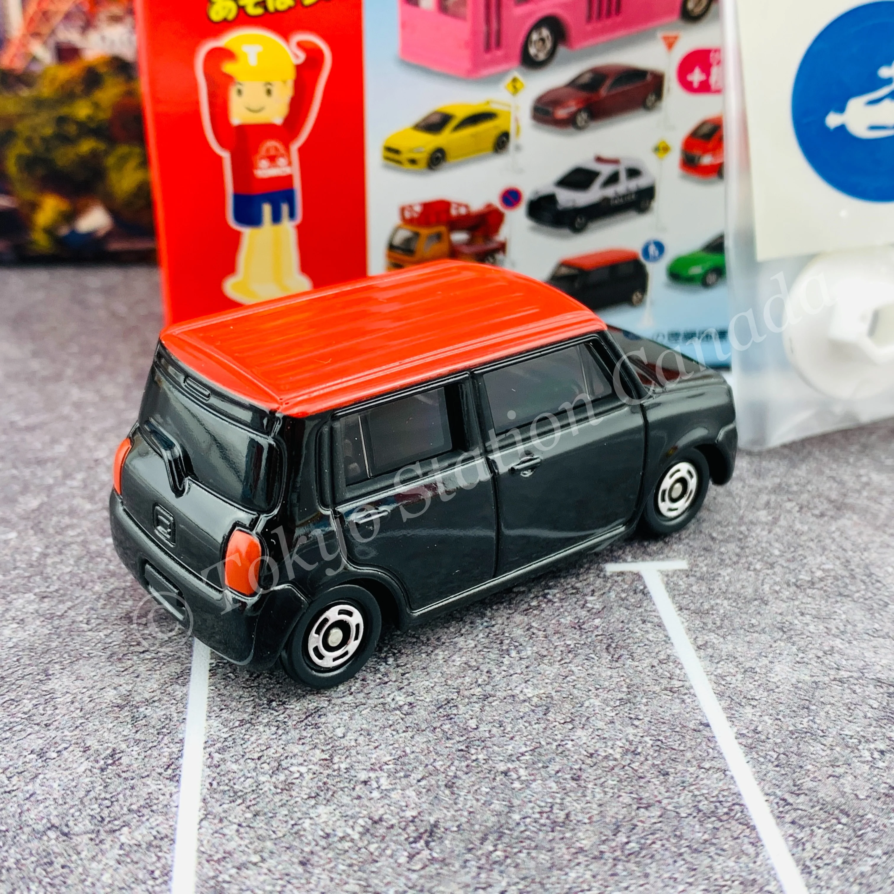 TAKARA TOMY A.R.T.S TOMICA Sign Set #6 - Suzuki Lapin with a road sign stand - Image 3
