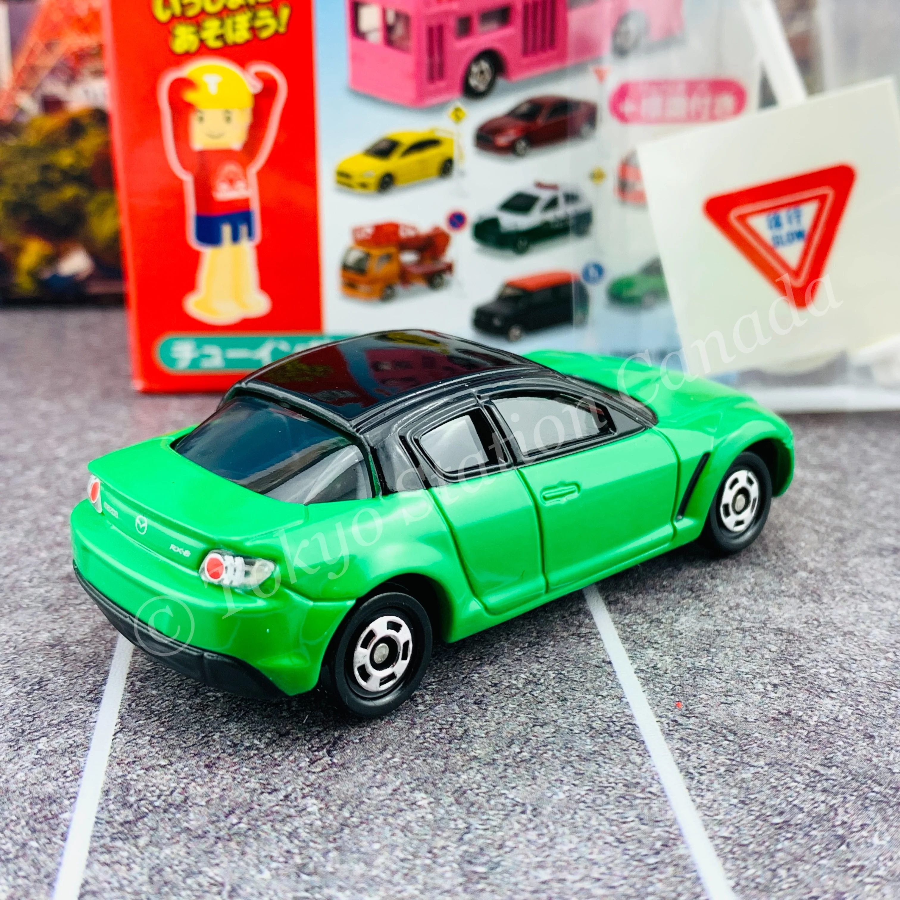 TAKARA TOMY A.R.T.S TOMICA Sign Set #8 - Mazda RX-8 with a road sign stand - Image 3