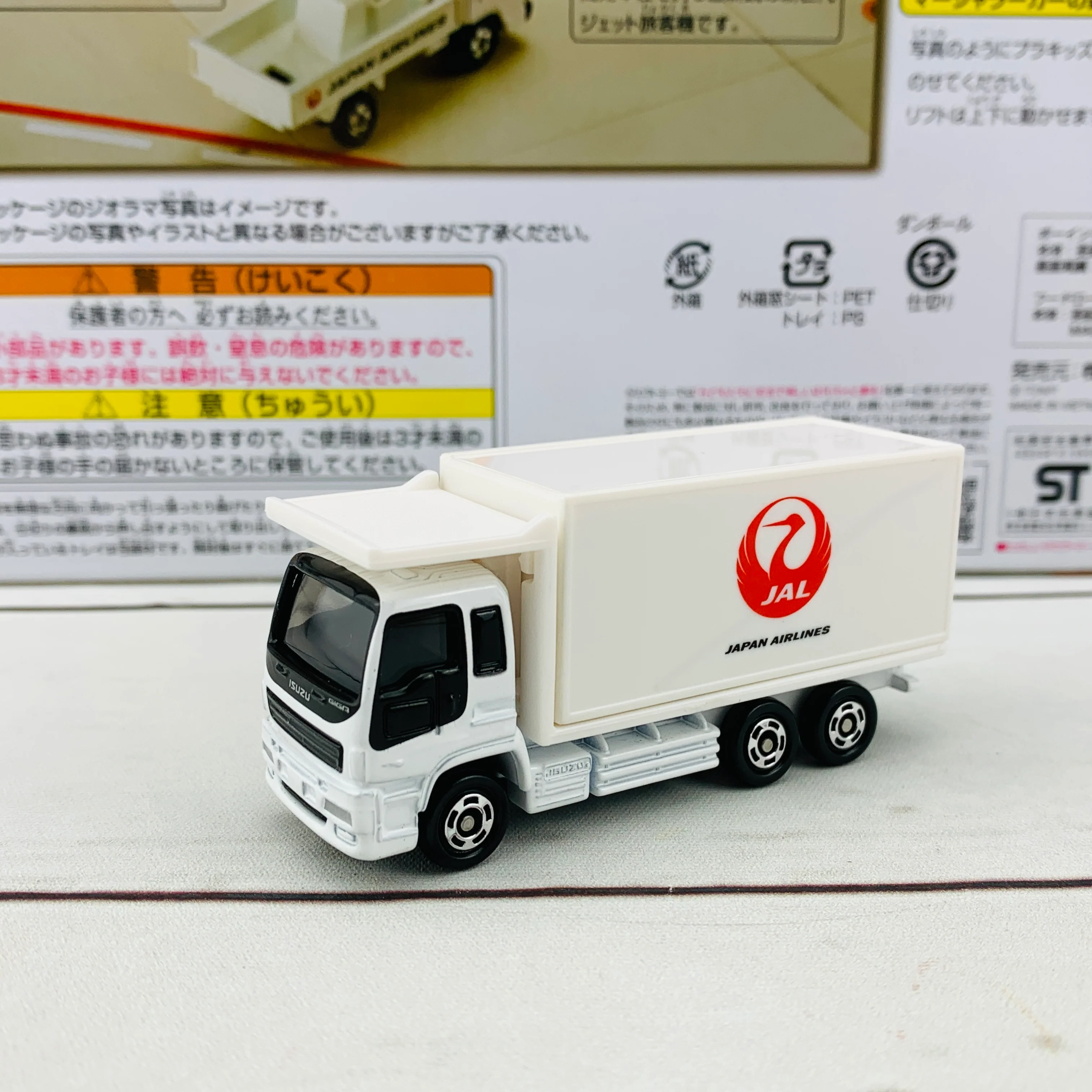 TOMICA Japan Airlines 787 Airport Set - Image 4