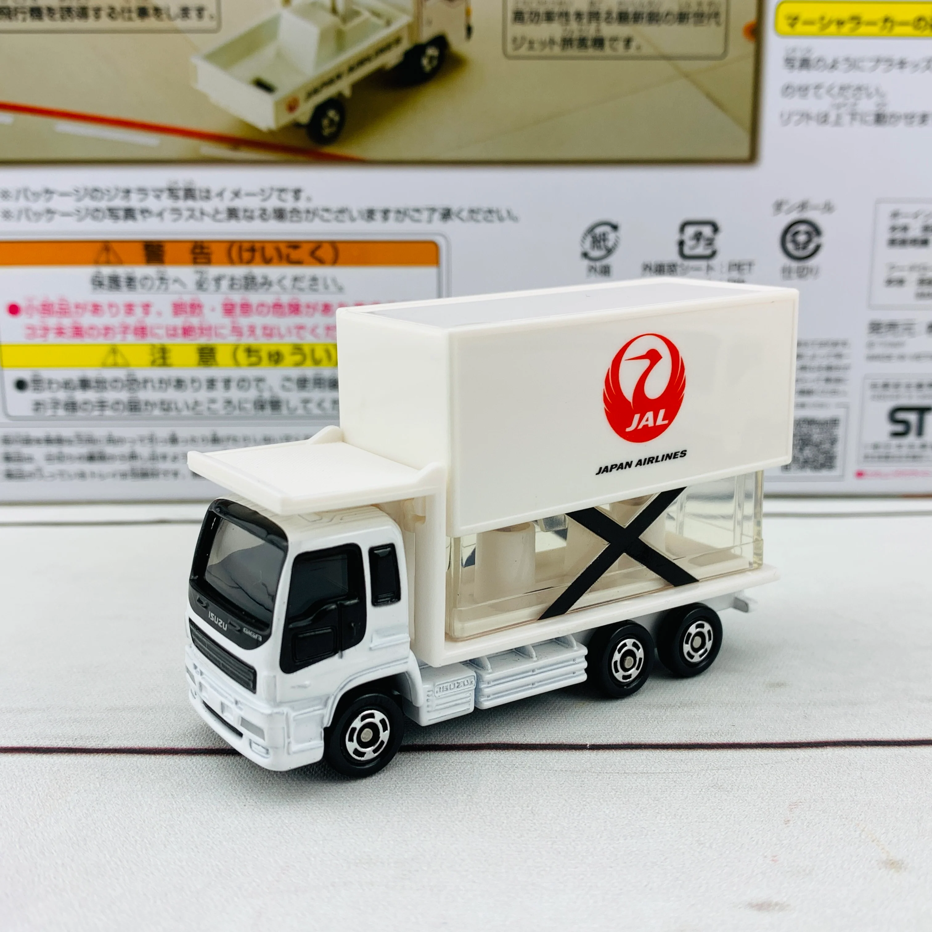 TOMICA Japan Airlines 787 Airport Set - Image 6