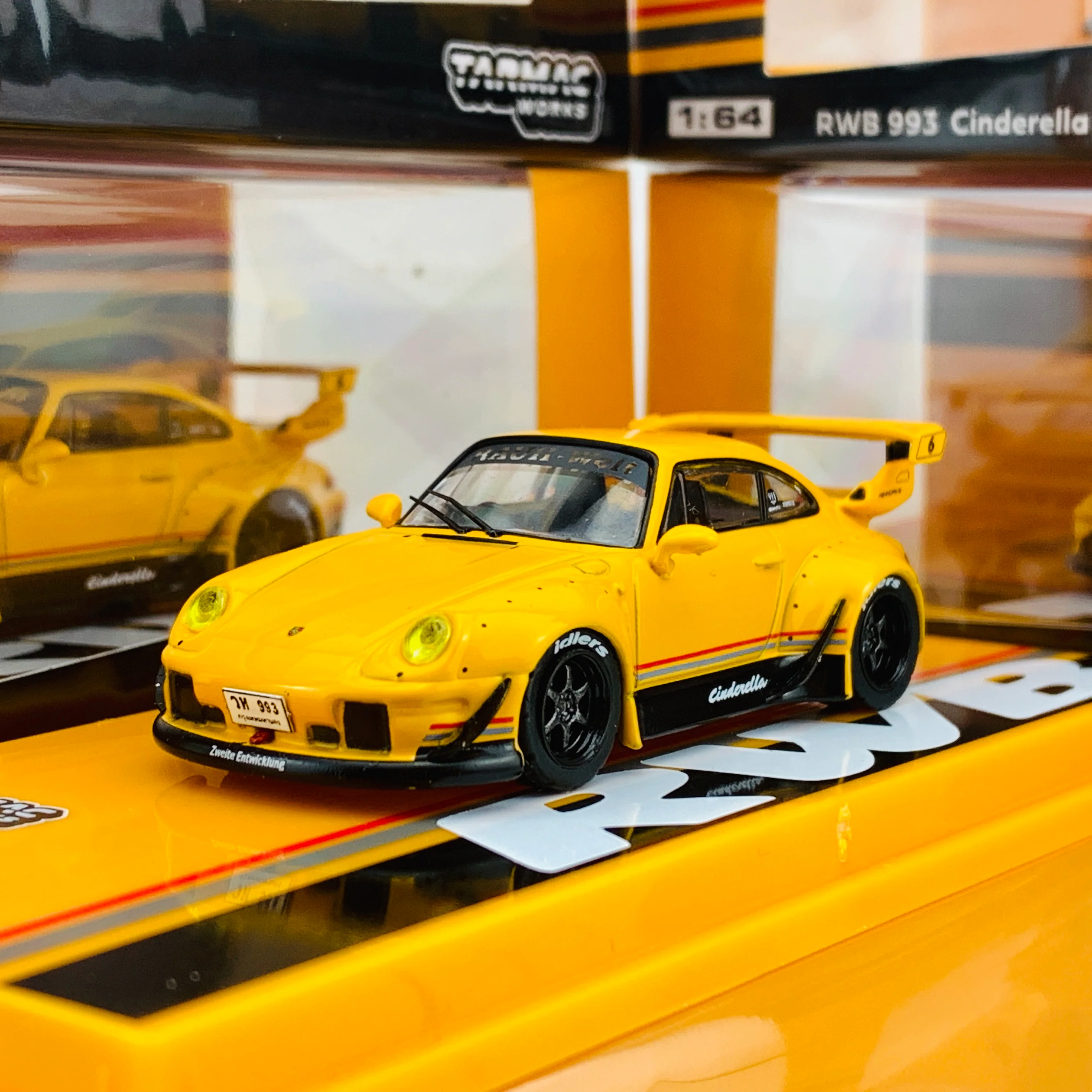 Tarmac Works 1/64 RWB 993 Cinderella T64-017-CA - Image 3
