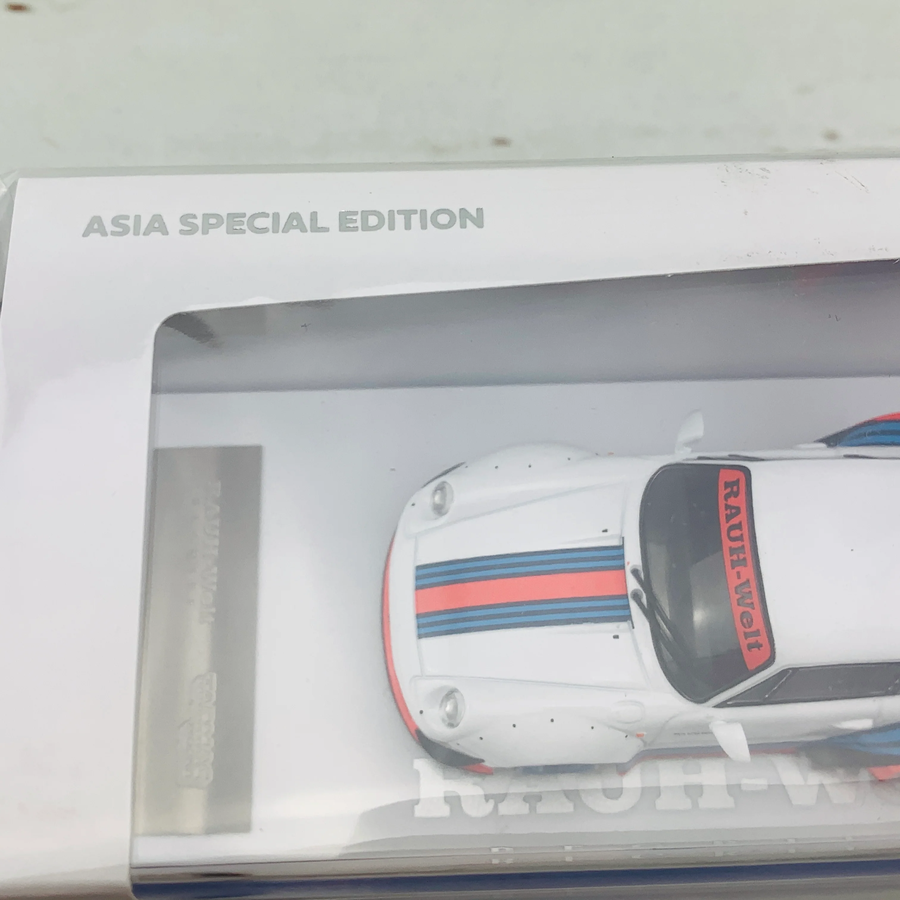Tarmac Works 1/43 RWB 993 Martini *** Asia Special Edition - Limited to 480pcs *** T43-014-MAW - Image 4