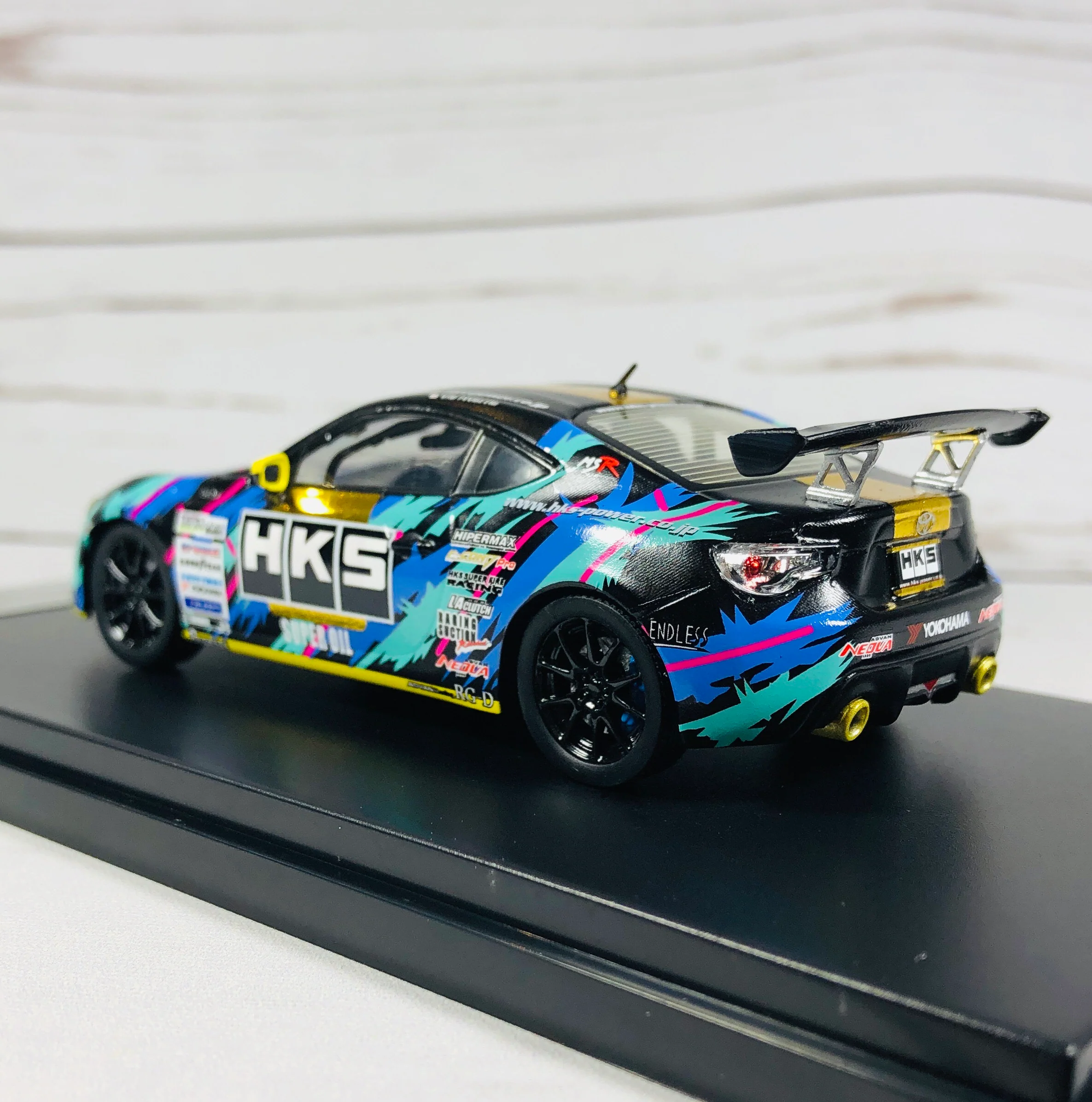 Tarmac Works 1/43 Toyota 86 Tuned By HKS - Image 5