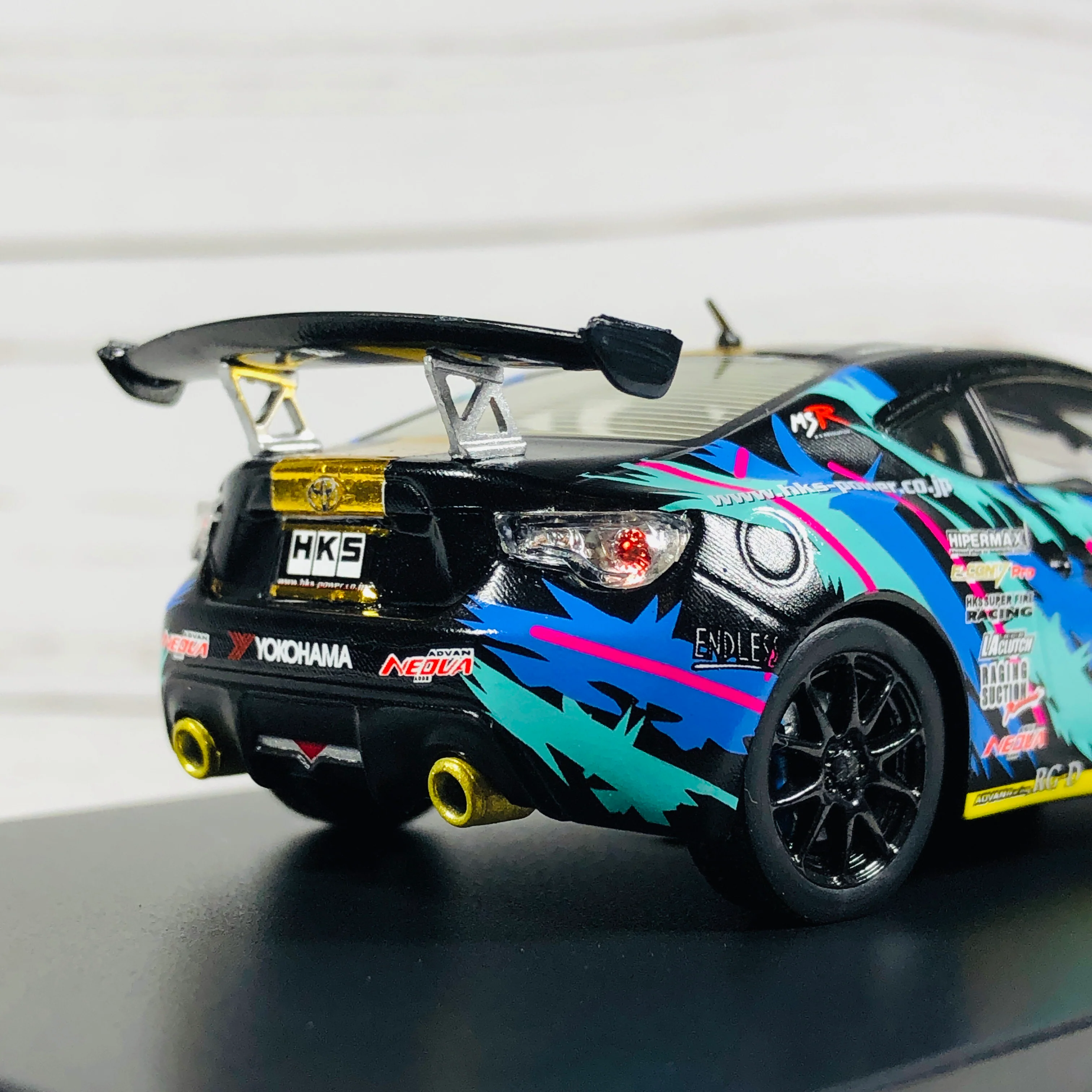 Tarmac Works 1/43 Toyota 86 Tuned By HKS - Image 7