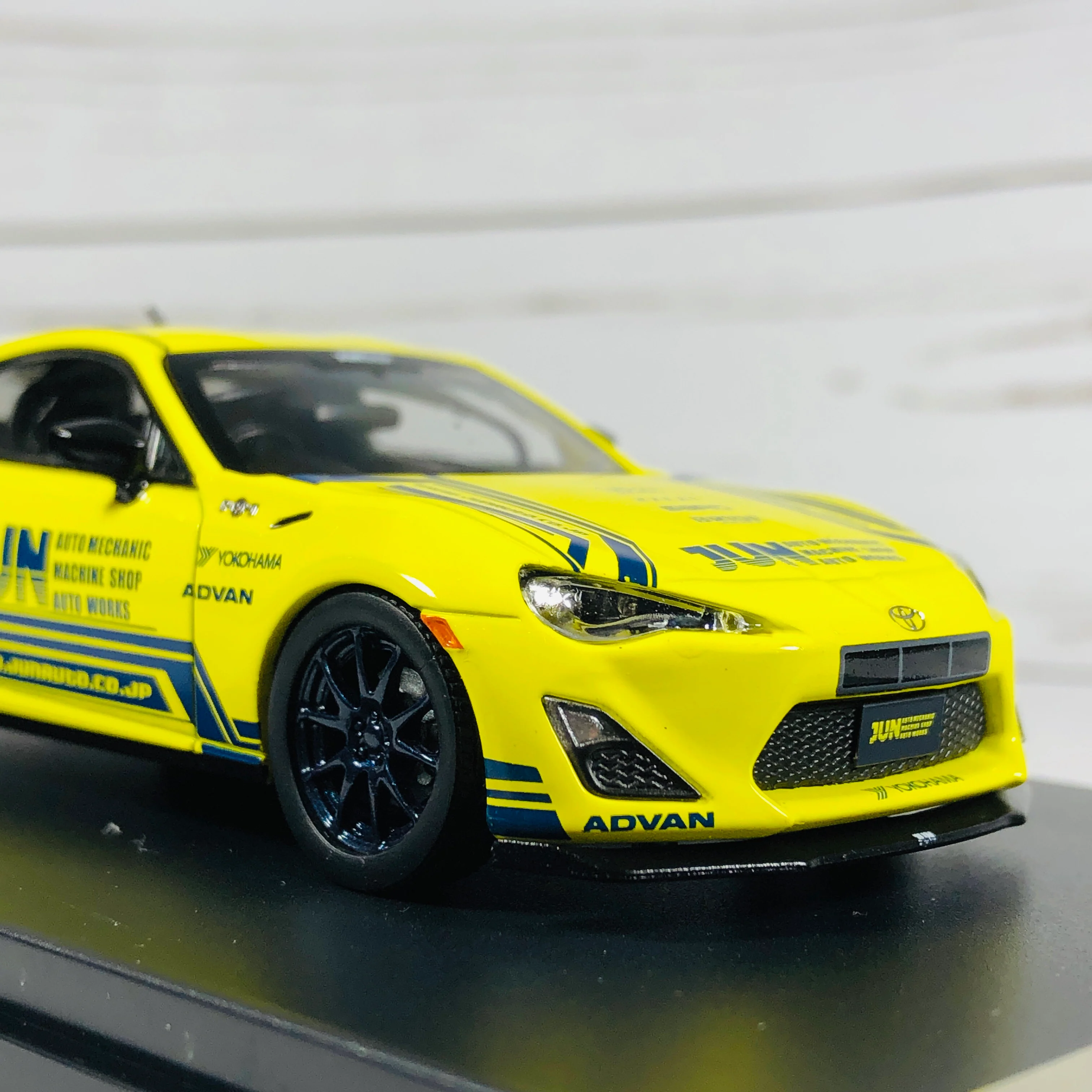 Tarmac Works 1/43 Toyota 86 Tuned By JUN - Image 4