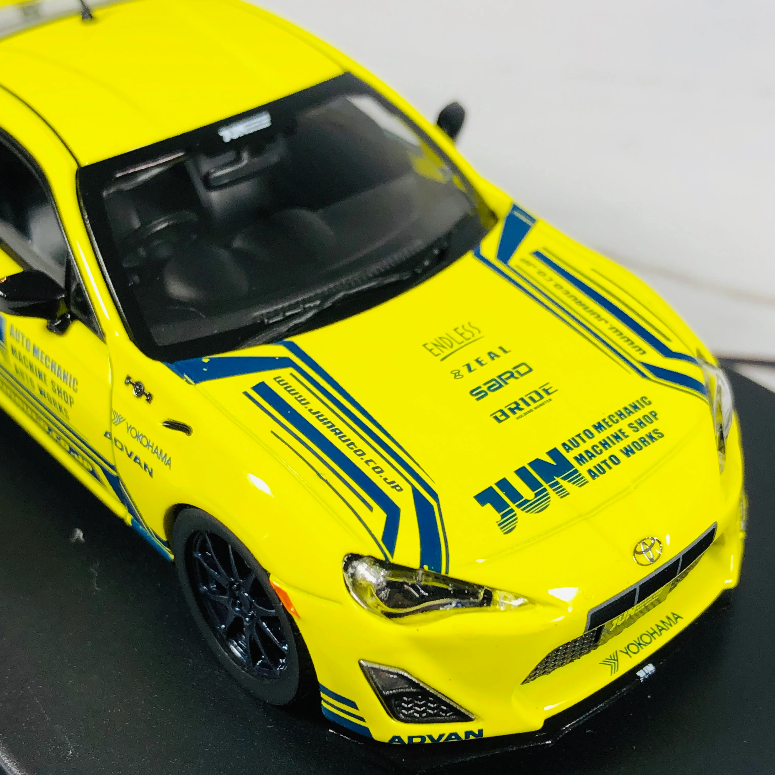 Tarmac Works 1/43 Toyota 86 Tuned By JUN - Image 5
