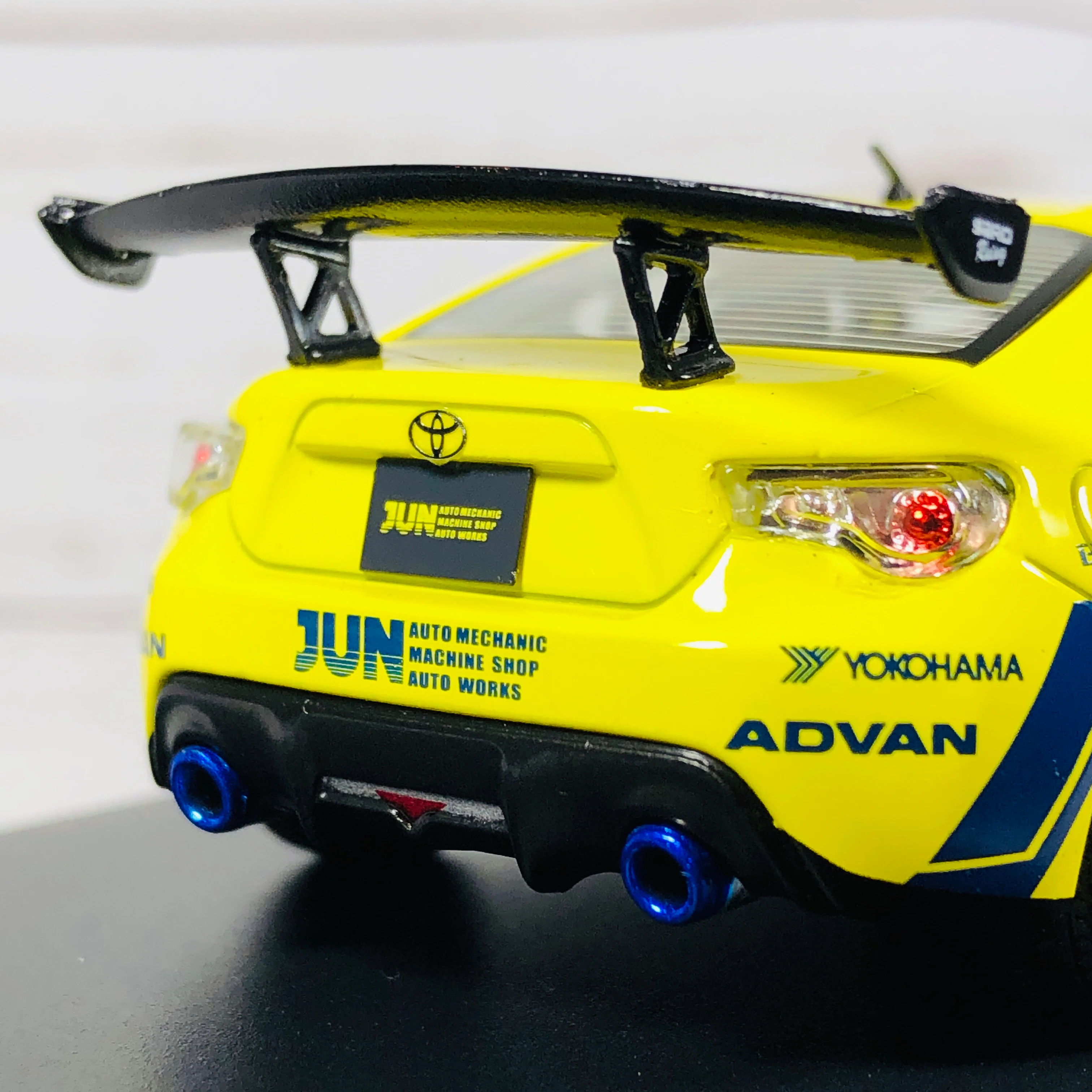 Tarmac Works 1/43 Toyota 86 Tuned By JUN - Image 8