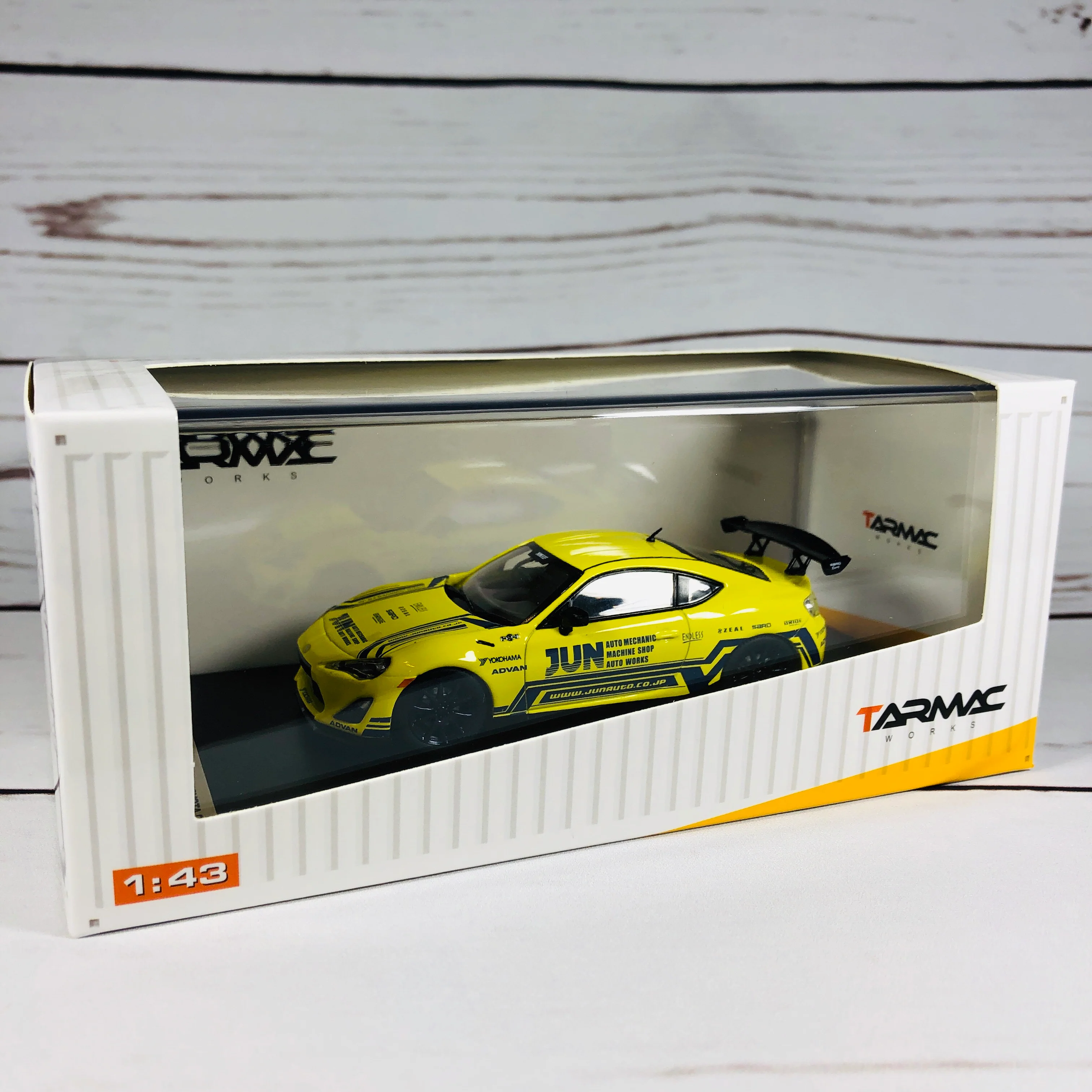 Tarmac Works 1/43 Toyota 86 Tuned By JUN - Image 9