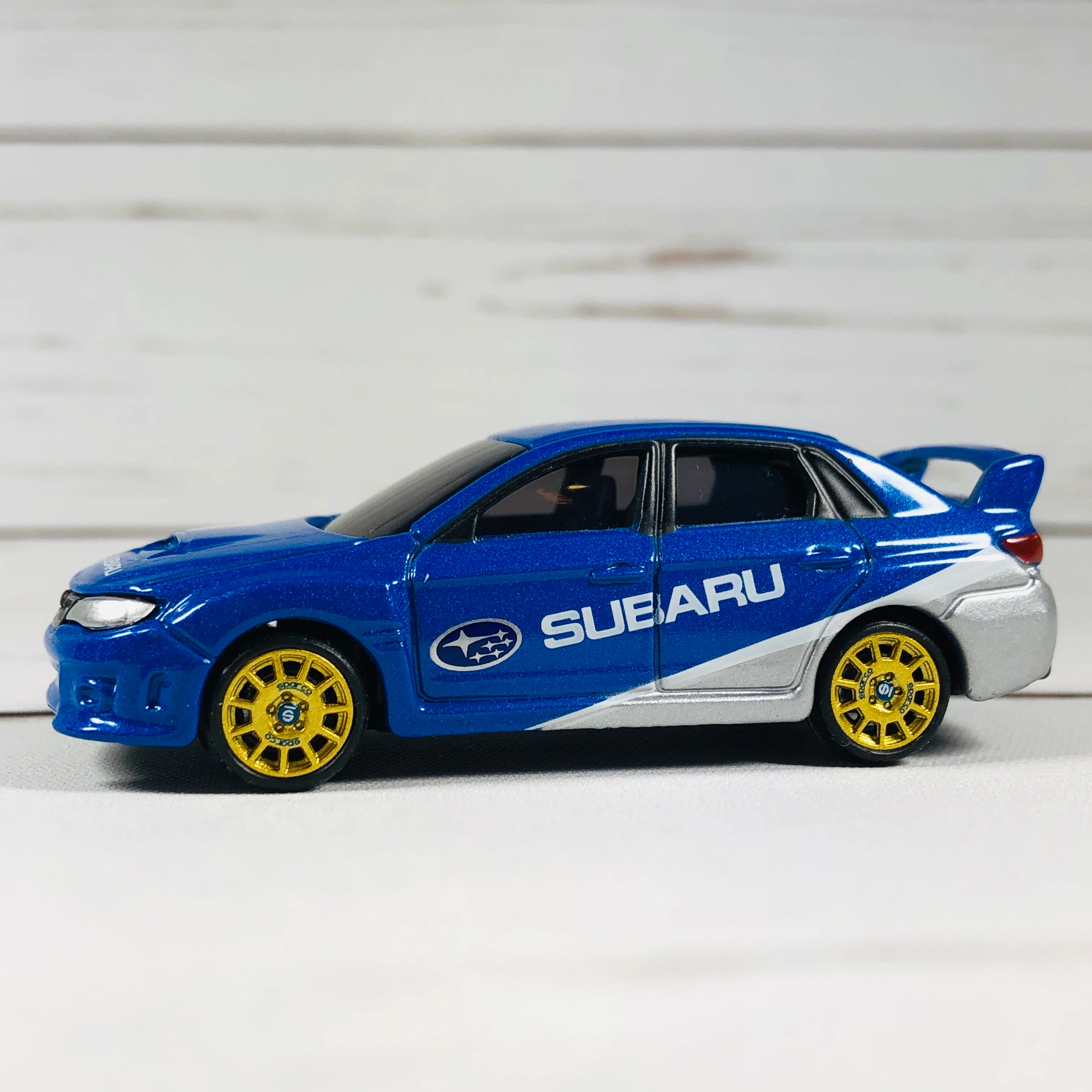 Tarmac Works 1/64 Accessories OZ Sparco Terra Gold Wheel - Image 3