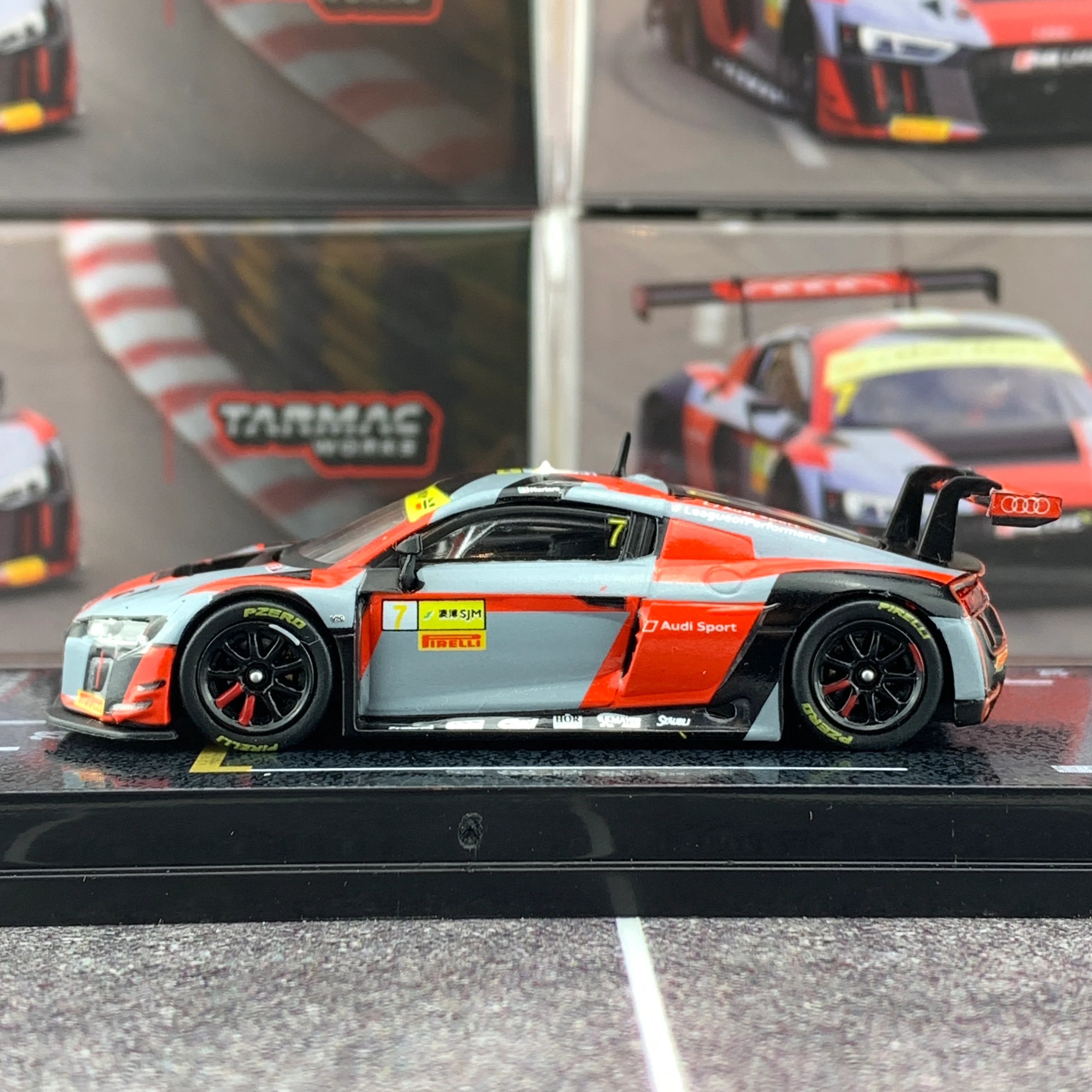 Tarmac Works 1/64 Audi R8 LMS Macau GT Cup FIA GT World Cup 2016 Edoardo Mortara T64-007-MGP16EM - Image 2