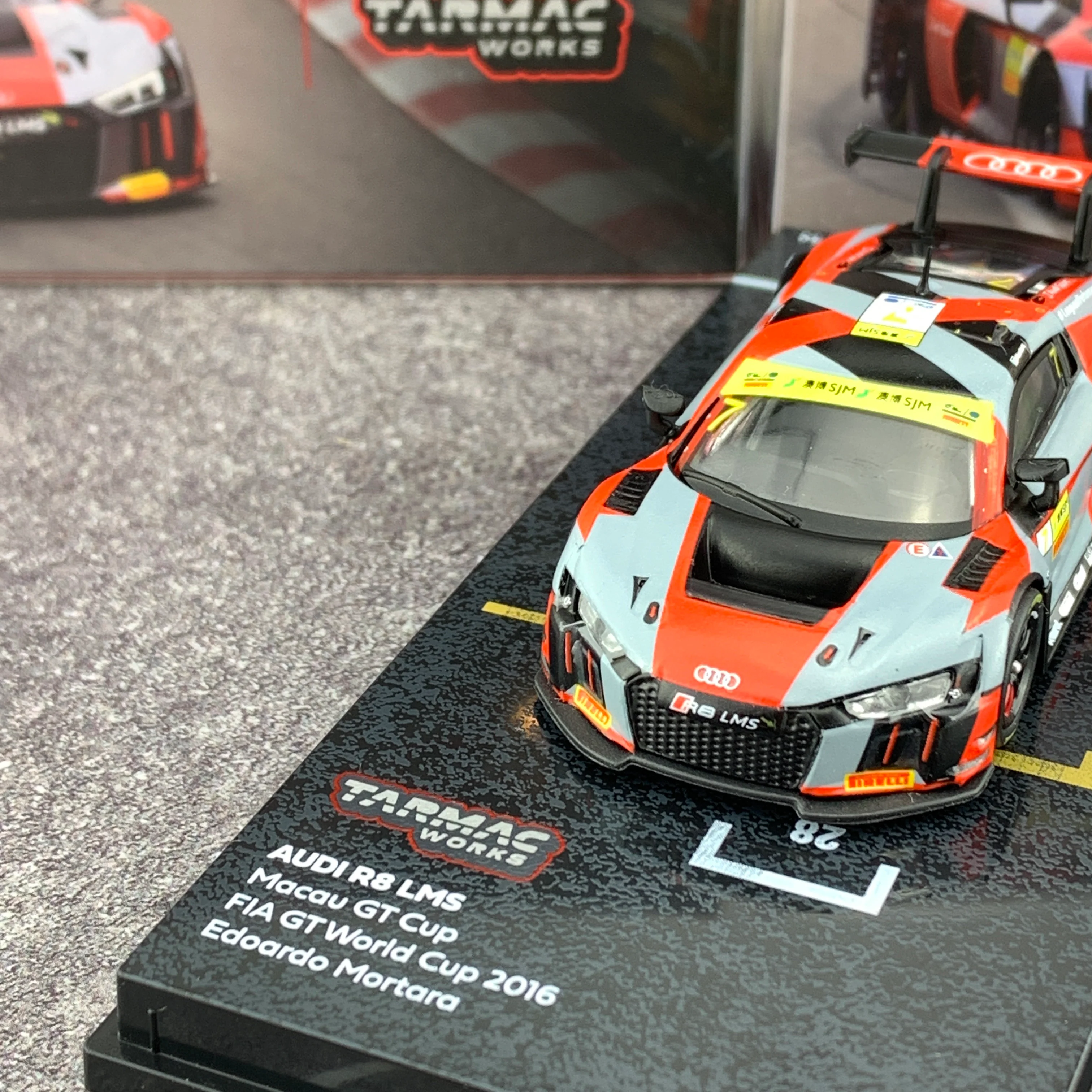 Tarmac Works 1/64 Audi R8 LMS Macau GT Cup FIA GT World Cup 2016 Edoardo Mortara T64-007-MGP16EM - Image 4