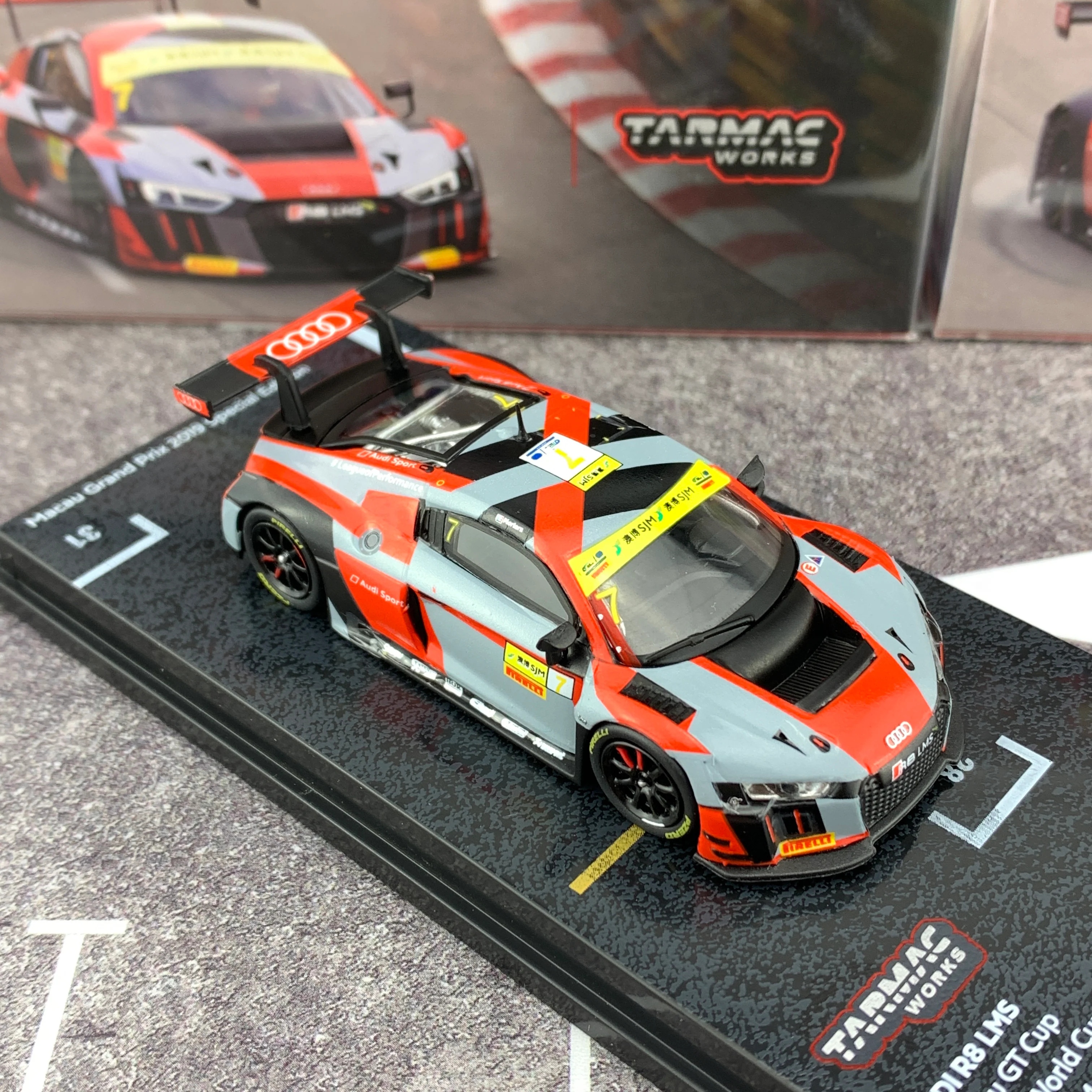 Tarmac Works 1/64 Audi R8 LMS Macau GT Cup FIA GT World Cup 2016 Edoardo Mortara T64-007-MGP16EM - Image 6