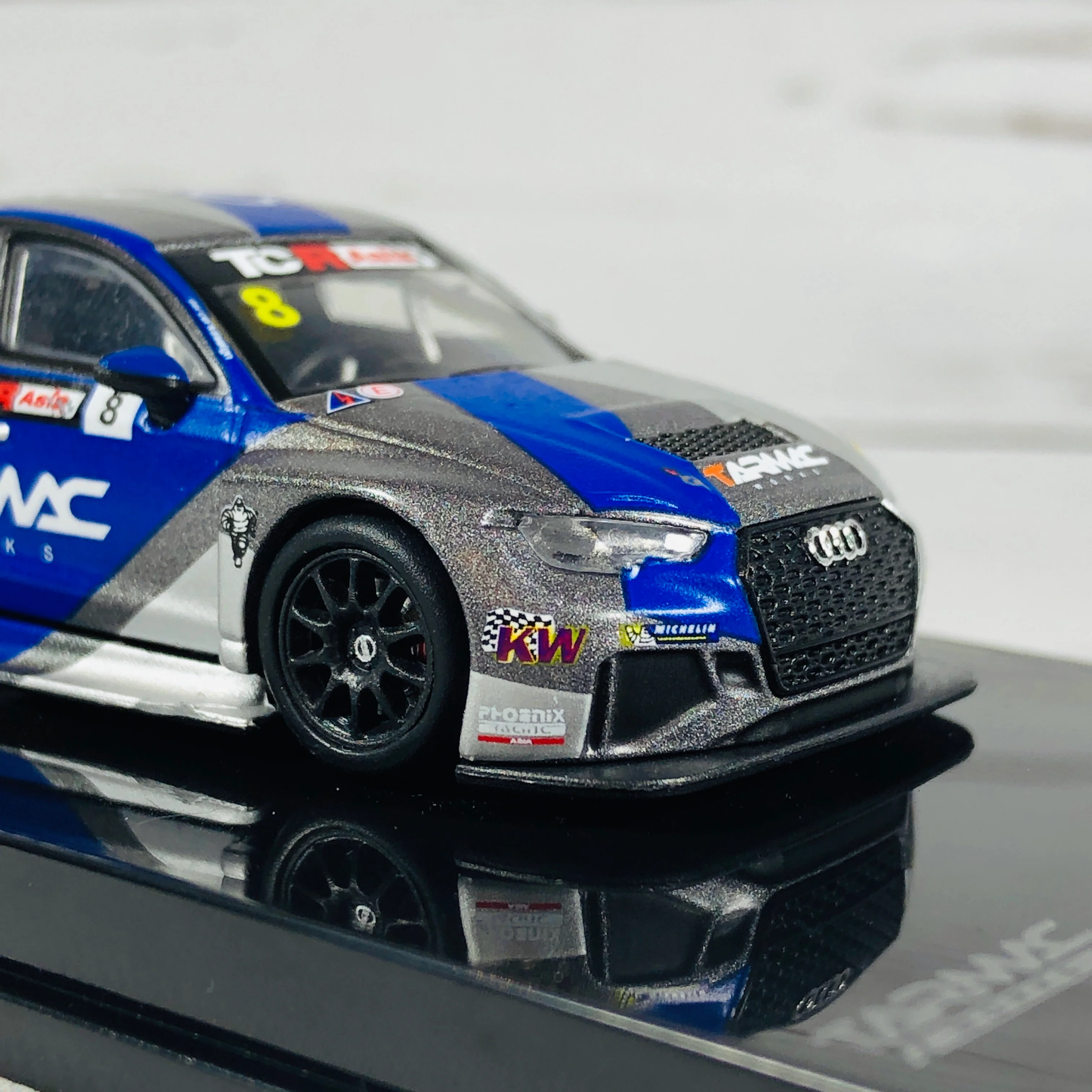 Tarmac Works 1/64 Audi RS3 LMS TCR Asia 2017 - Tarmac Works / Phoenix Racing Asia - SK Tong T64-013-17TCR8 - Image 4