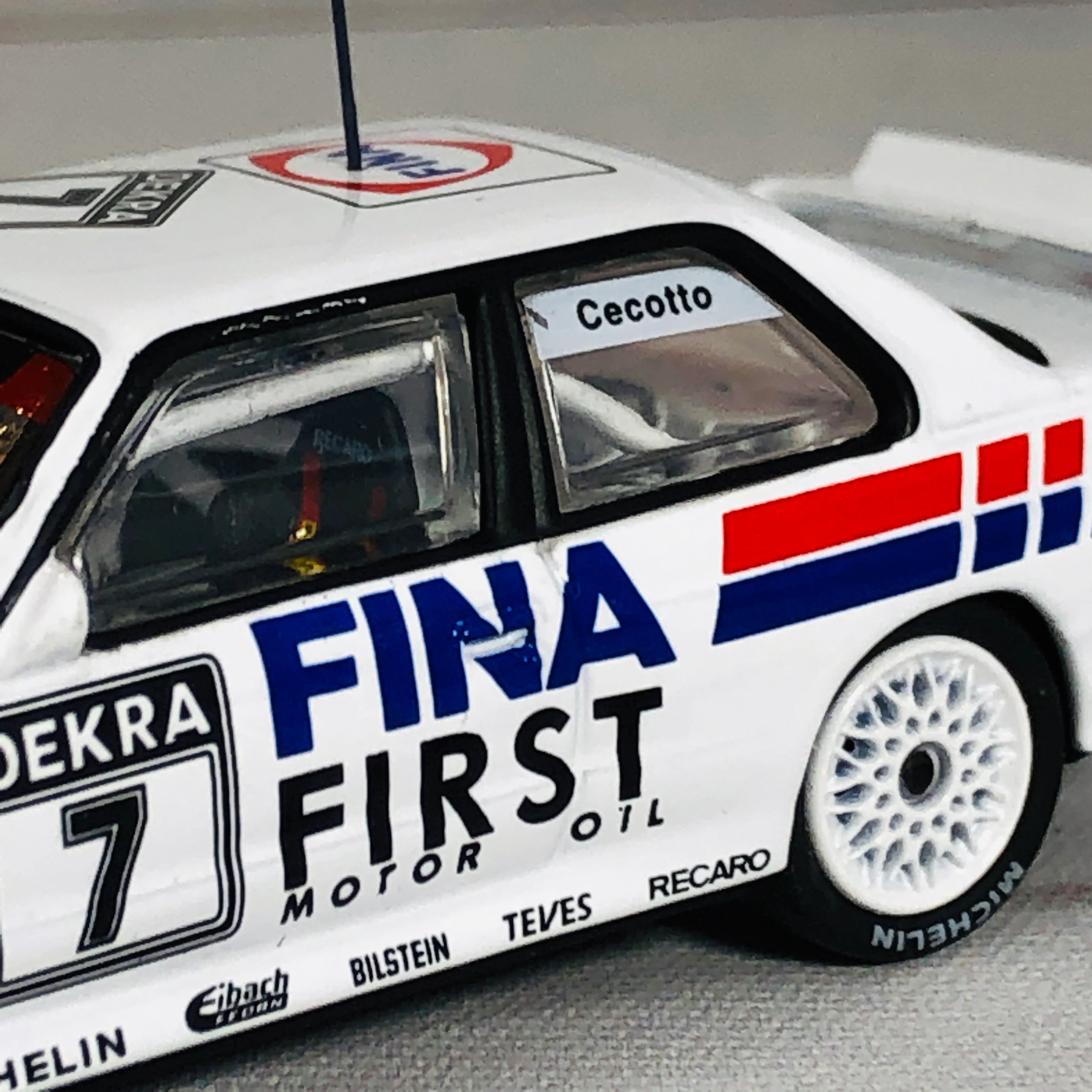 Tarmac Works 1/64 BMW M3 E30 - DTM 1992 - J. Cecotto T64-009-FINA - Image 4