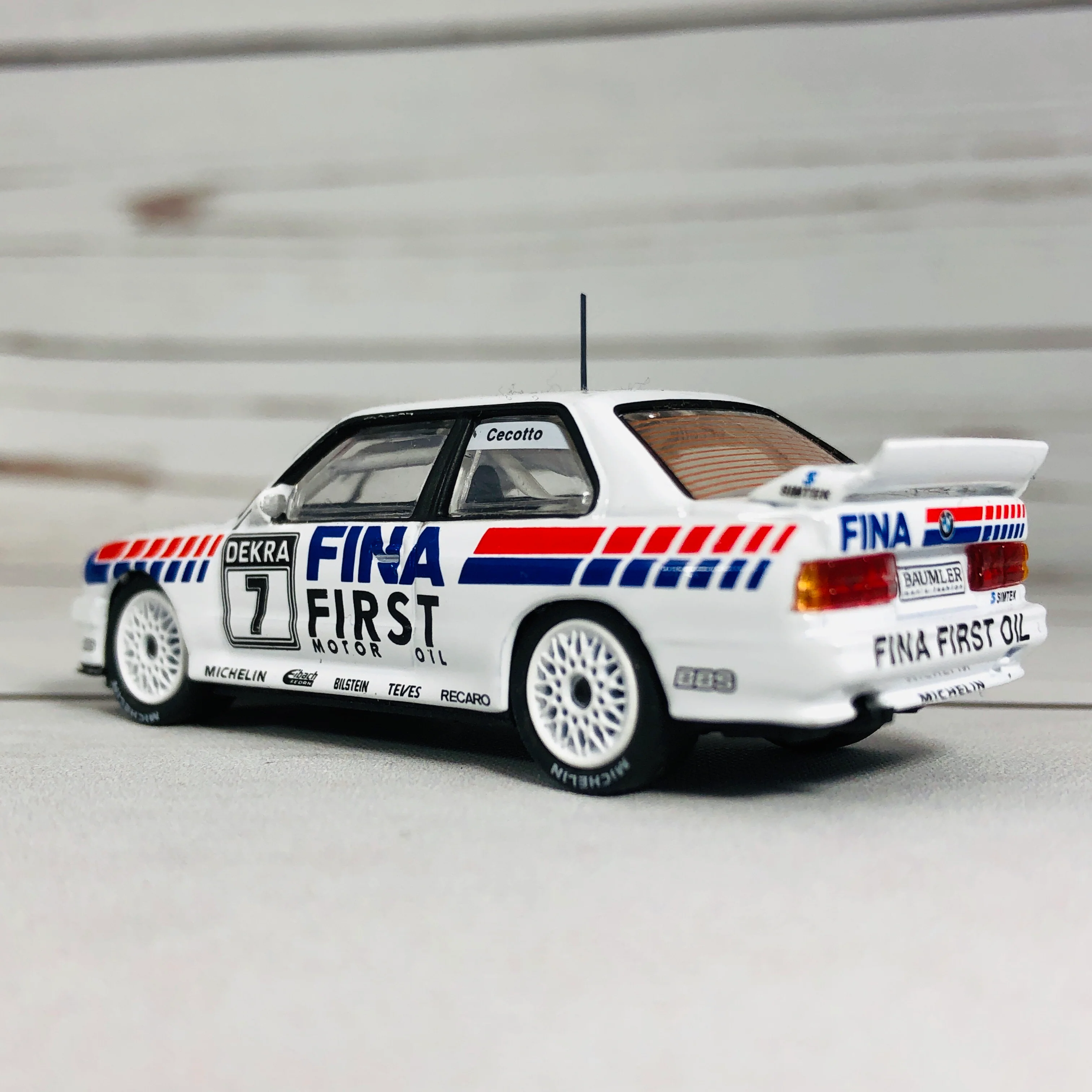 Tarmac Works 1/64 BMW M3 E30 - DTM 1992 - J. Cecotto T64-009-FINA - Image 7