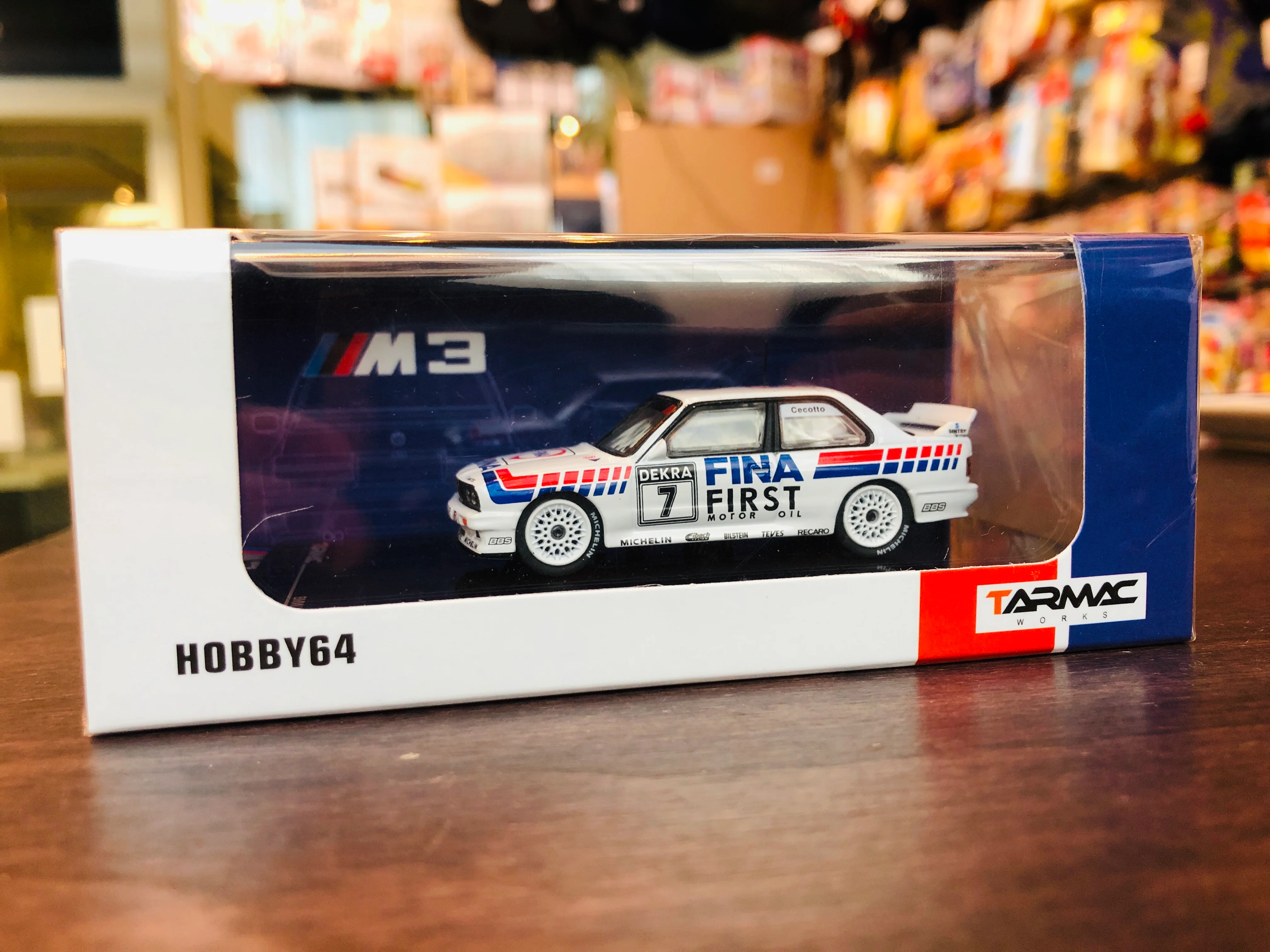 Tarmac Works 1/64 BMW M3 E30 - DTM 1992 - J. Cecotto T64-009-FINA - Image 9