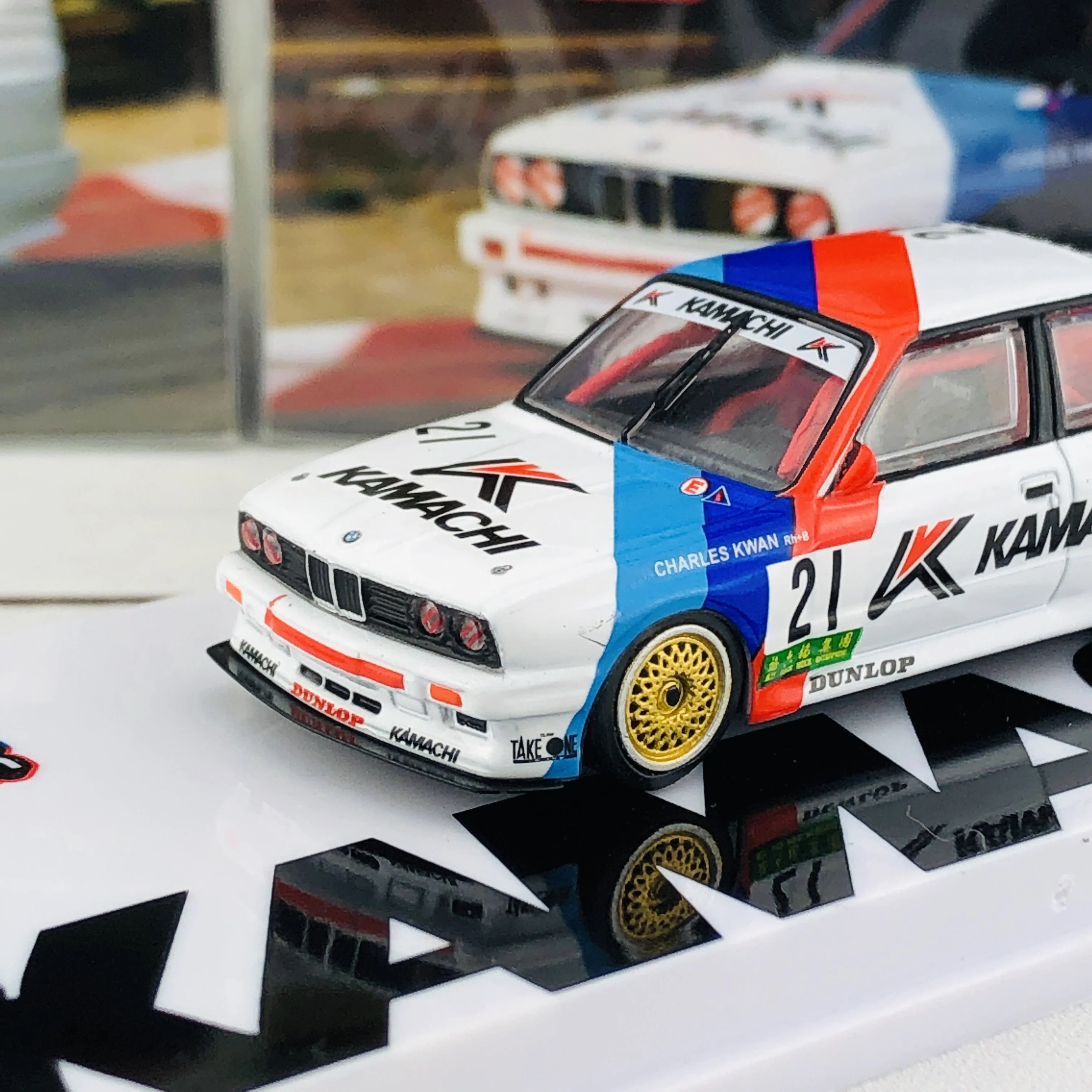 Tarmac Works 1/64 BMW M3 E30 Macau Cup Race 1991 Charles Kwan T64-009-91MCR21 - Image 3